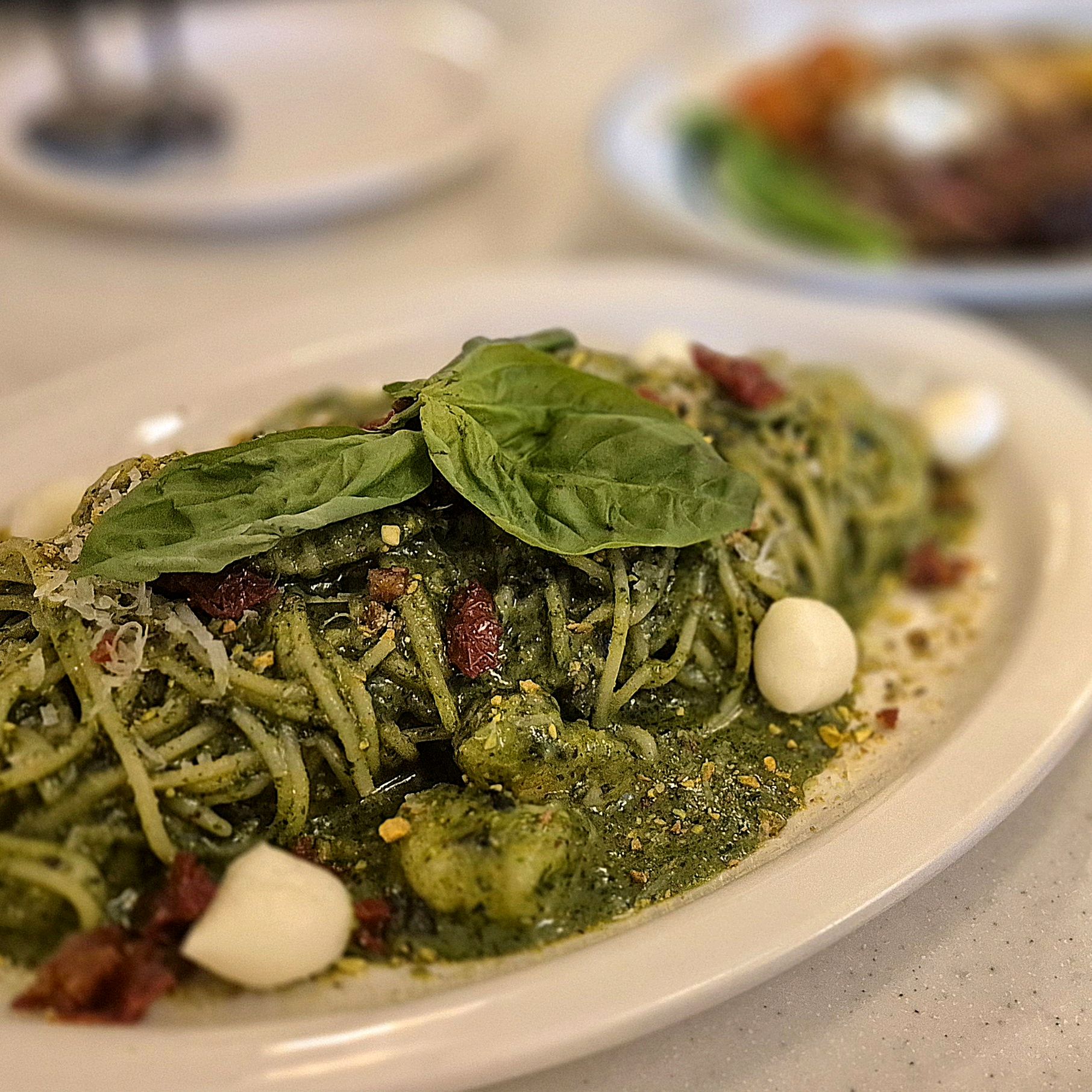 바질 파스타는 바질페스토가 진해서 바질 좋아하는 사람들은 다 좋아할 것 같아요💚 - 범계 맛집 포크너 범계점