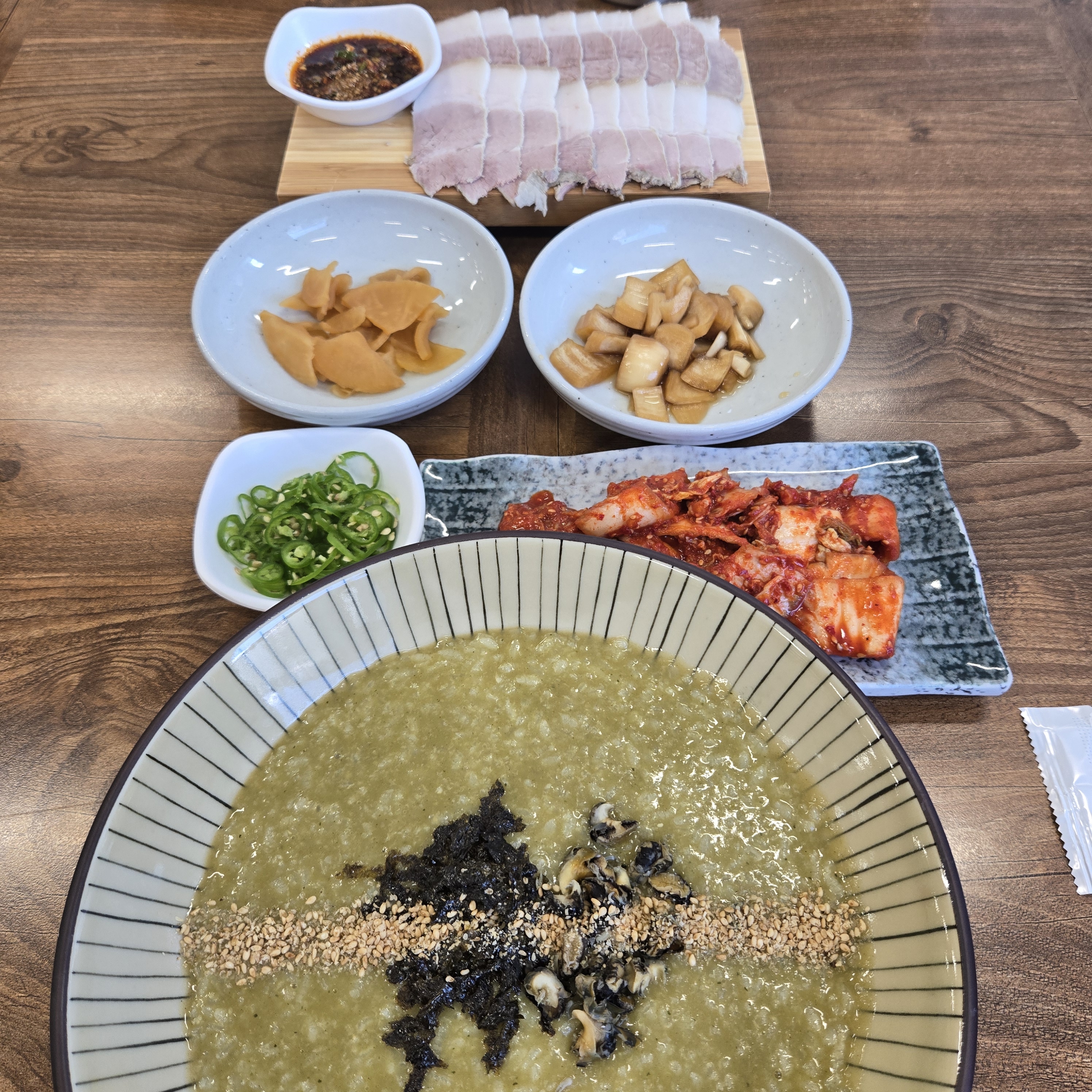 사장님 돈길만 걸으세요 - 제주 맛집 웅이네 보말칼국수 제주본점