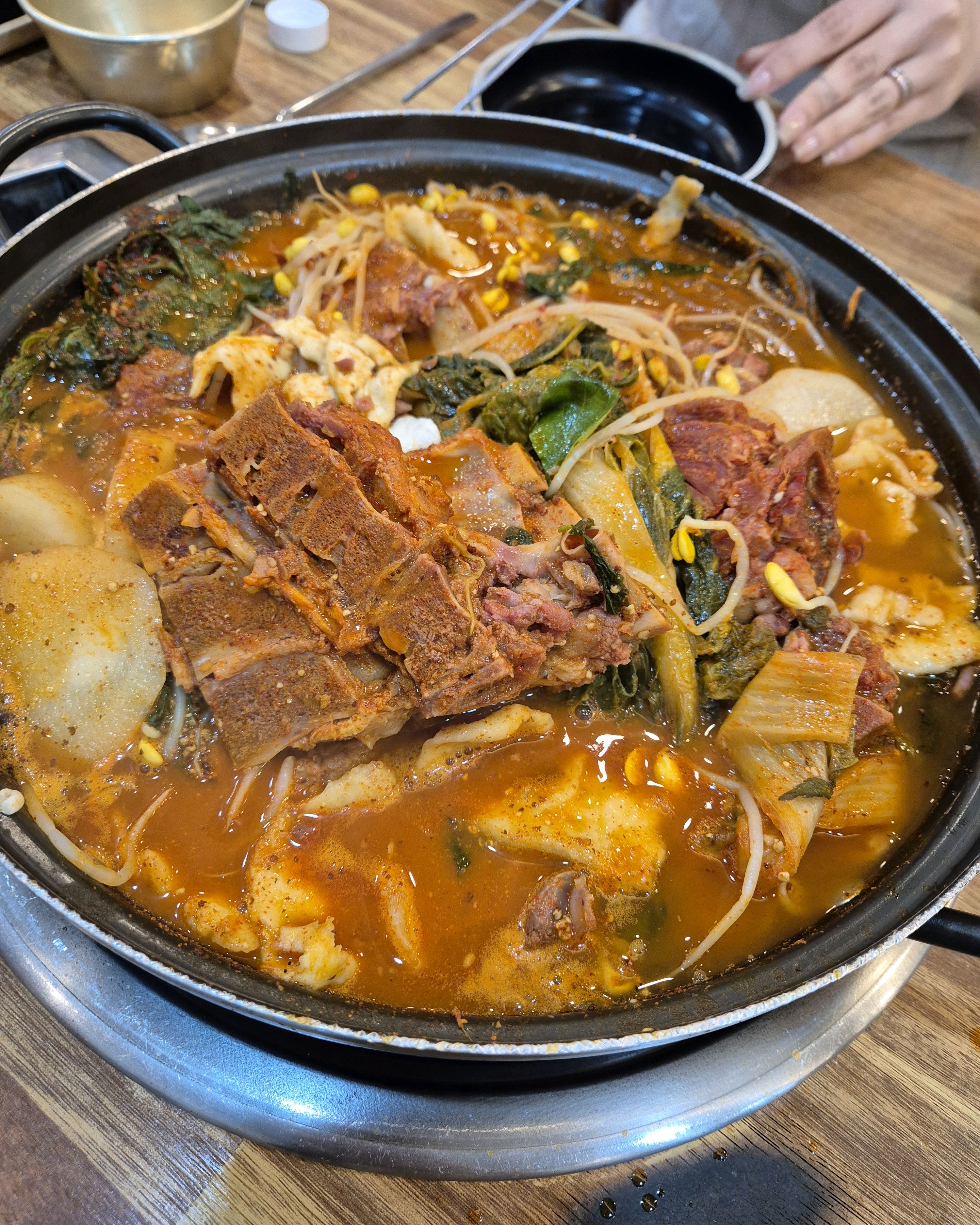 공항도착해 아침식사로 방문한 곳이에요 - 제주 맛집 24시제주해장국