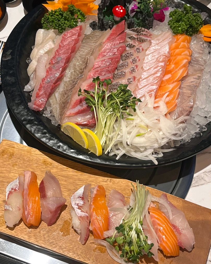 가족이 처음 방문했는데 제일먼저 깔끔하고 넓은 매장에 만족했습니다. 횟집에 회가 좋아야 하