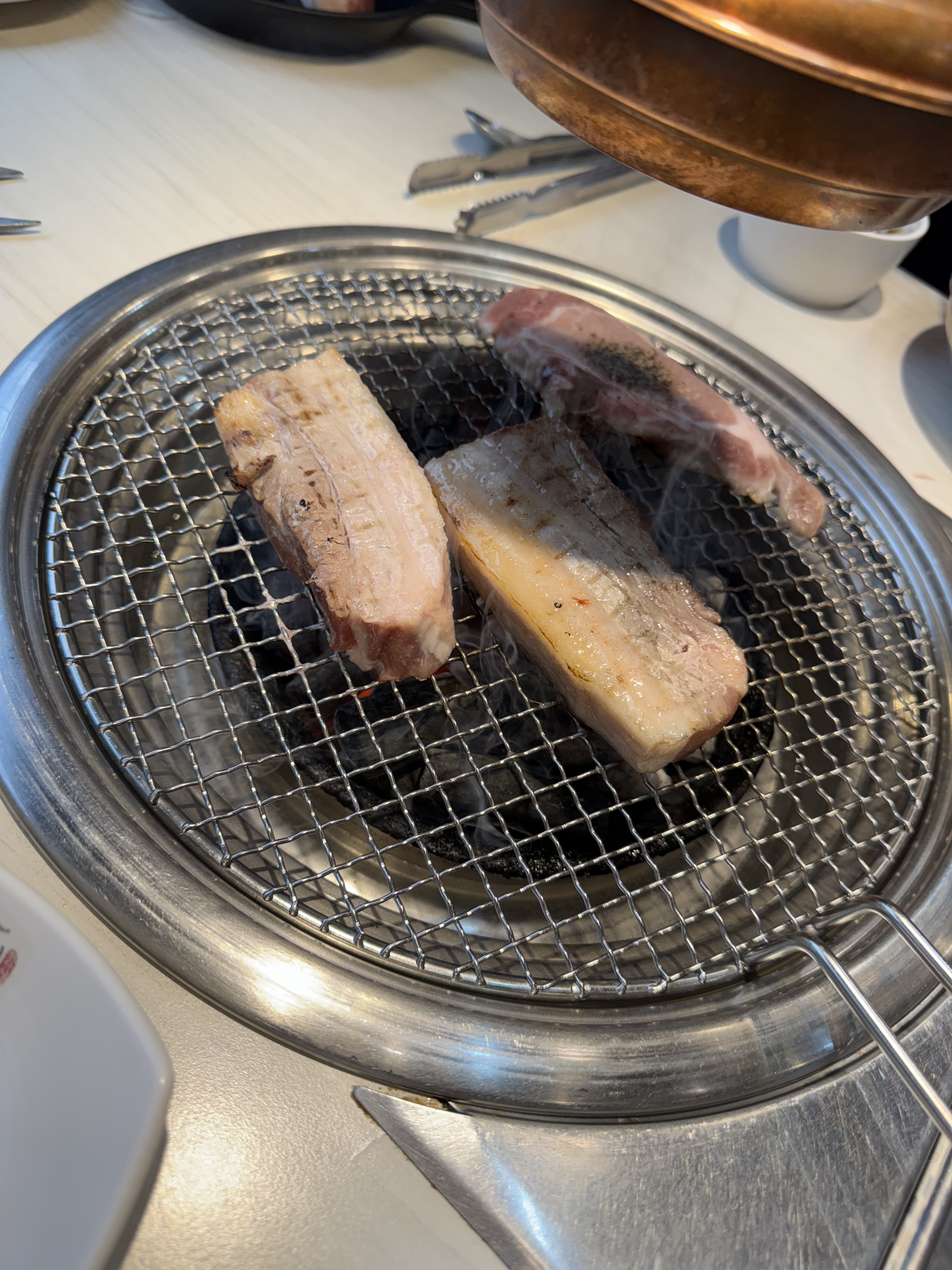 고기가 신선하고 맛있어요.  일하시는 스탭분들이 오래하셔서 그런지 관리가 잘돼서 흥덕점으로