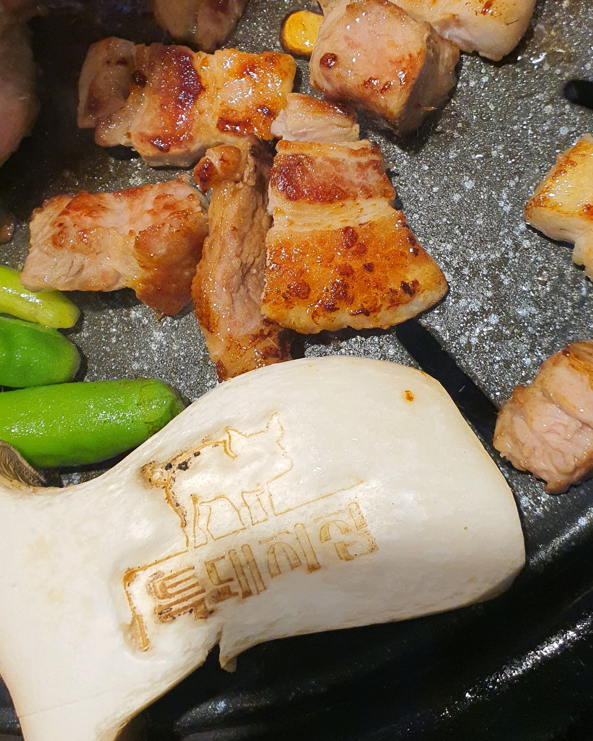 직원분들께서 친절하시고 음식들도 완전 맛있어요! 다음에 또 방문하고 싶어요! - 불당동 맛집 특돼지집
