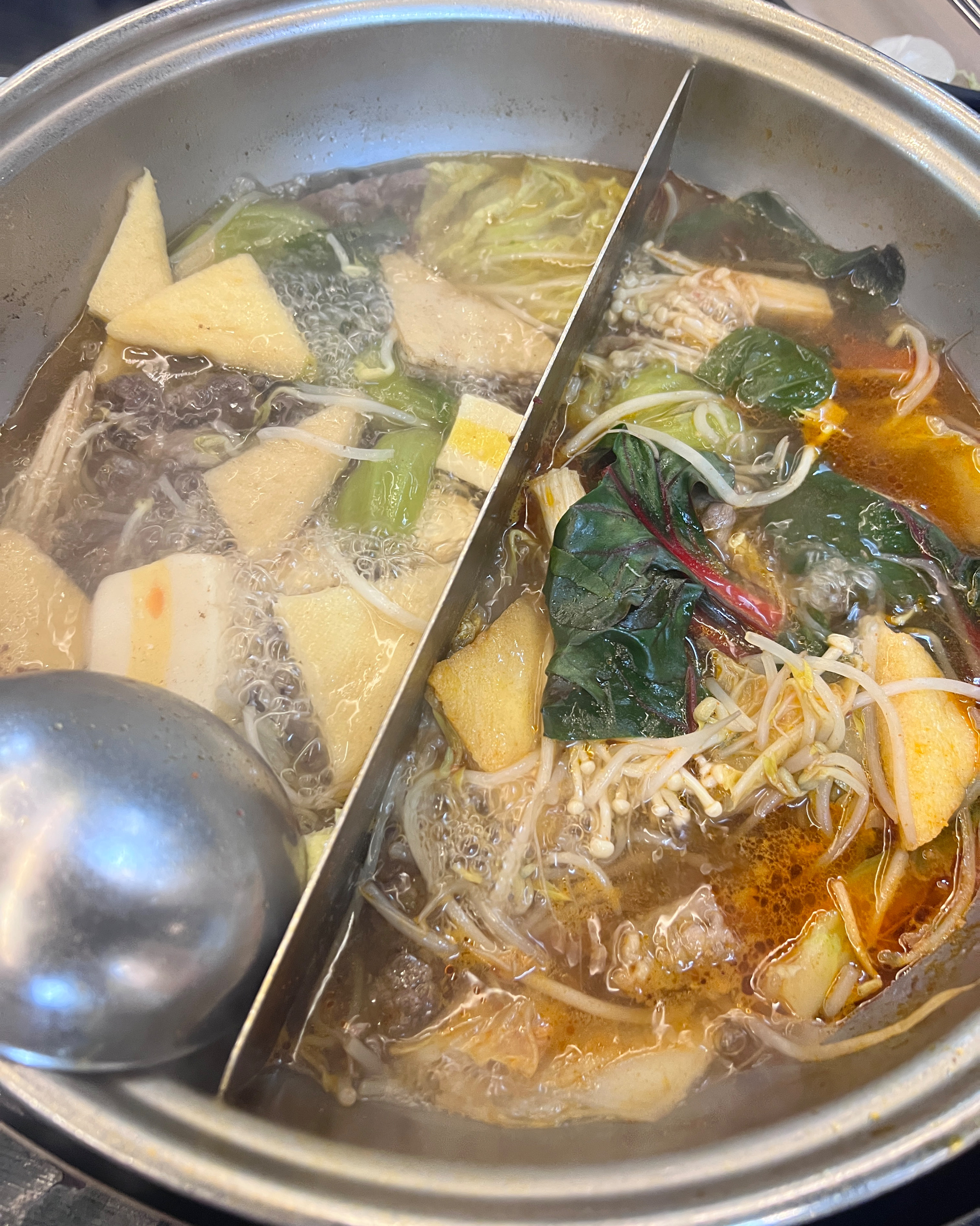 사장님도 종업원님들도 너무 친절하시고, 재료 신선하고 맛있습니다:) 깨끗하고 조용하고 좋습