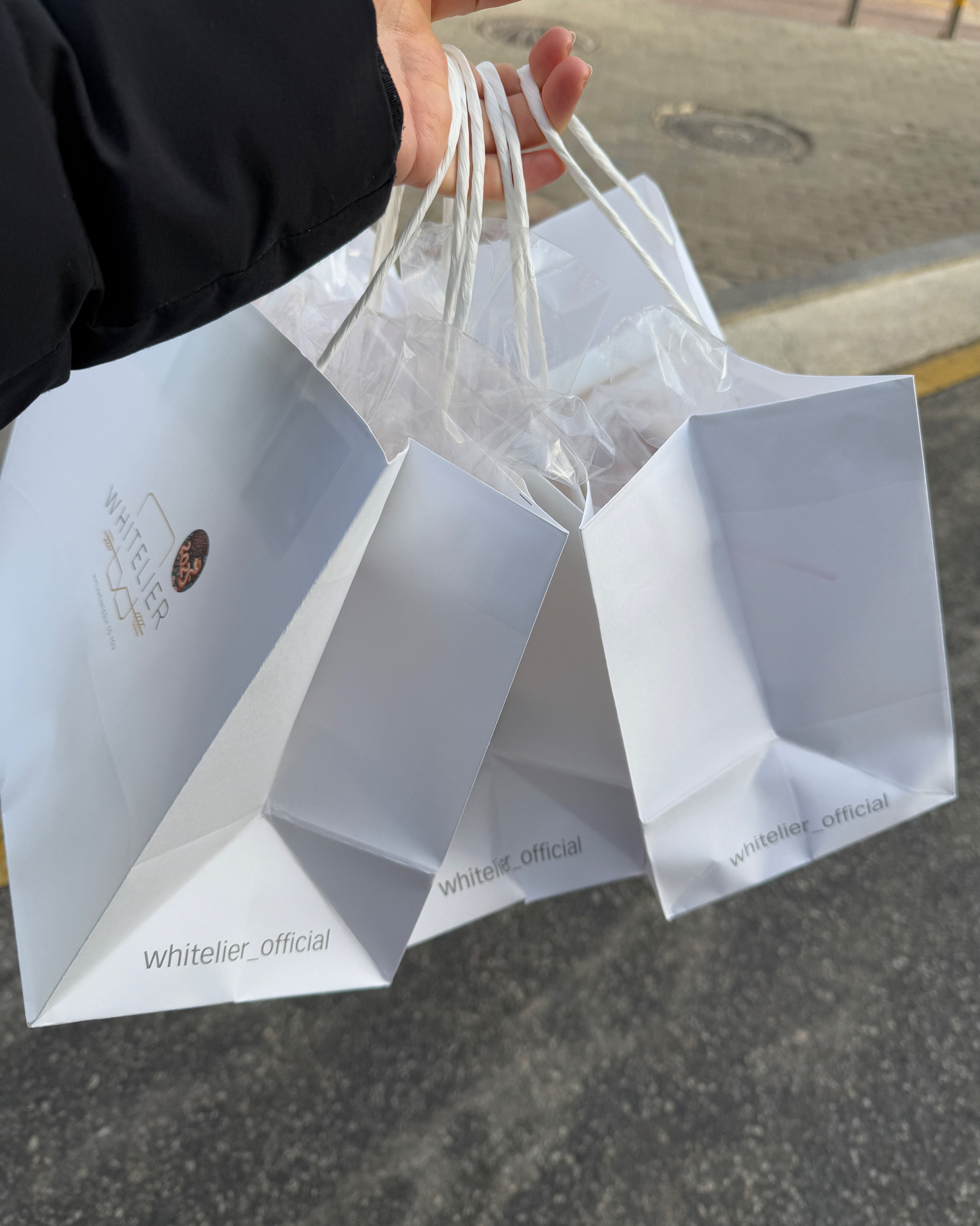 여기 빵이 맛있다 해서 운서에서 오픈런 하려고 달려갔습니당!! 사자마자 차에서 먹어봤는데