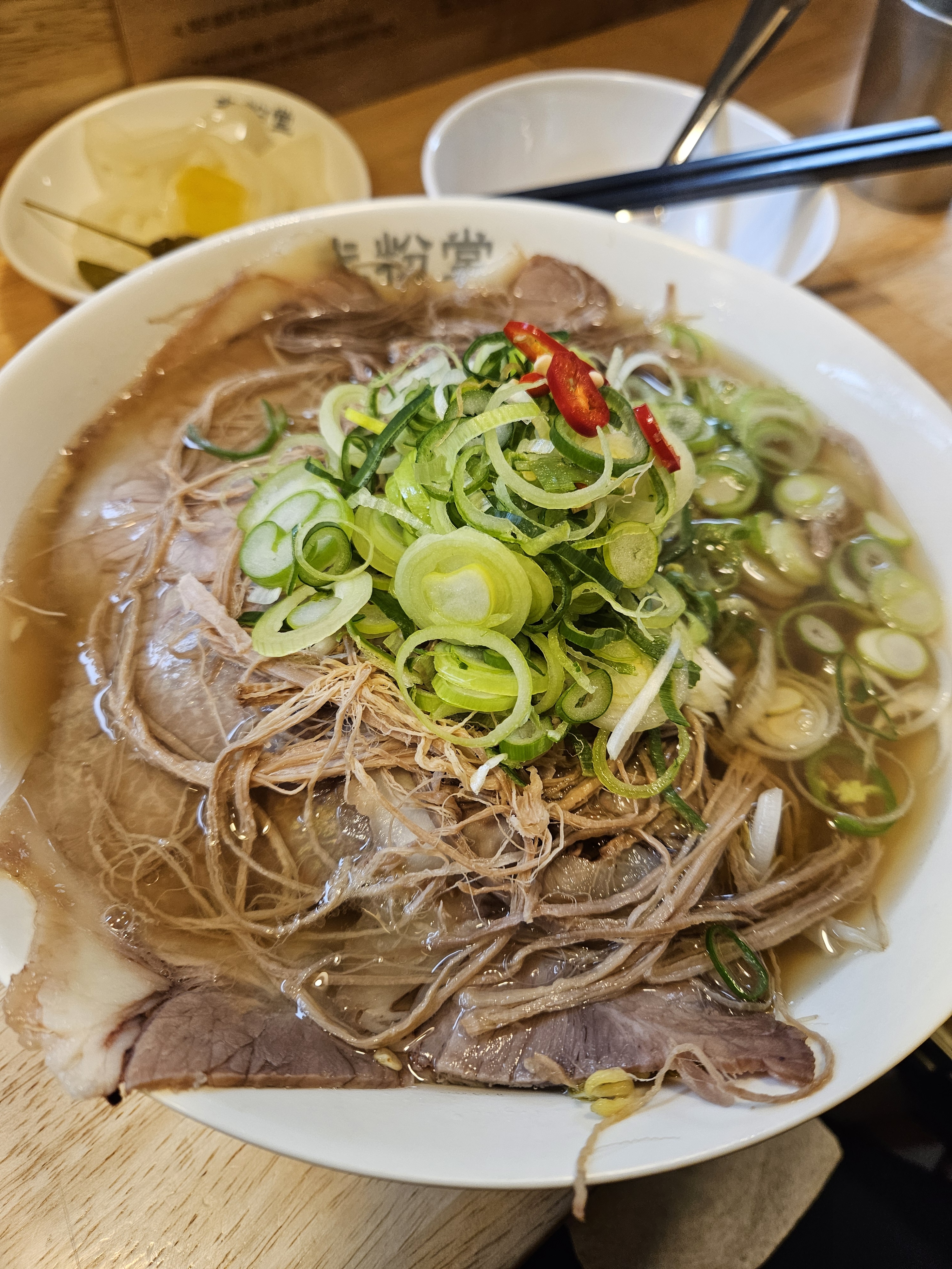 깔끔 담백 그런데 하나하나 맛이 느껴지는~!! 조용하니 혼자와도 너무 좋은데 맛있는건 같이