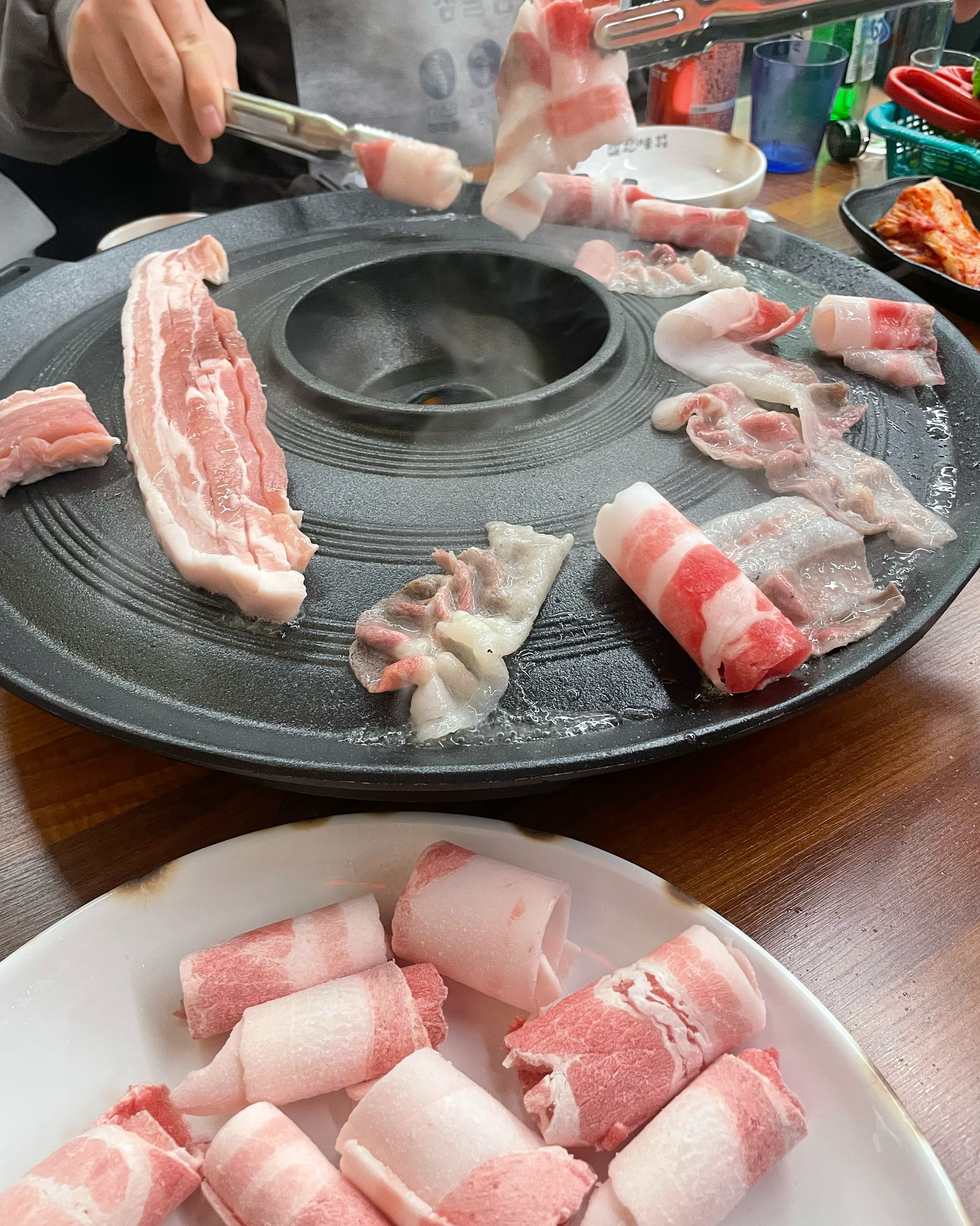 조금 늦게 가긴했는데 된장찌게를 두번 시켰는데 두번째 나온 된장찌개는 먹지도 못하고 나왔어