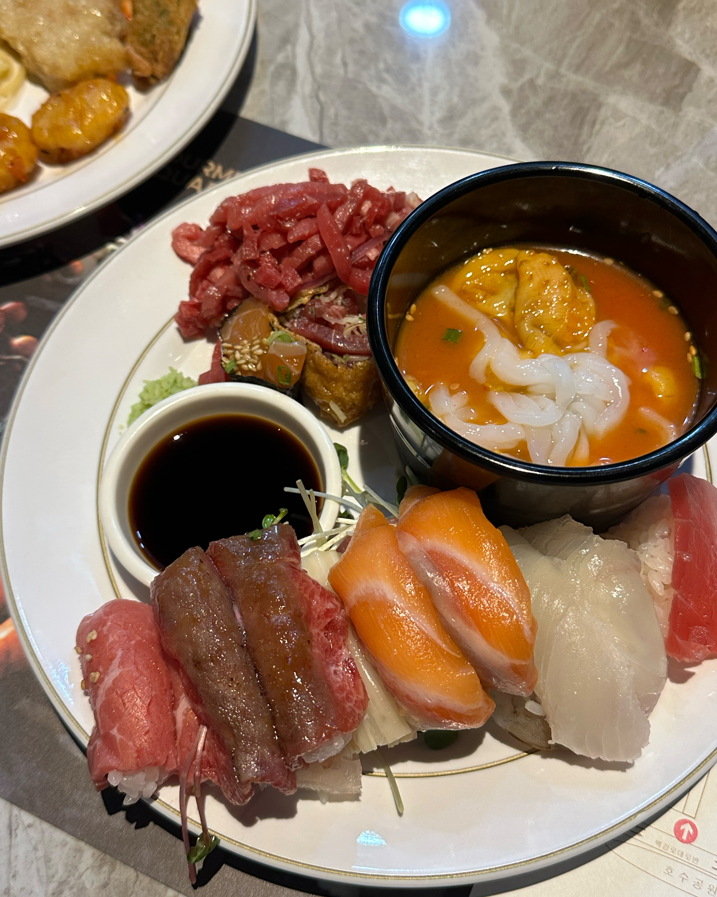 주말에는 줄서서 음식 담느라 시간이 많이 가네용 ㅠㅠ - 순천 맛집 고메스퀘어 순천점