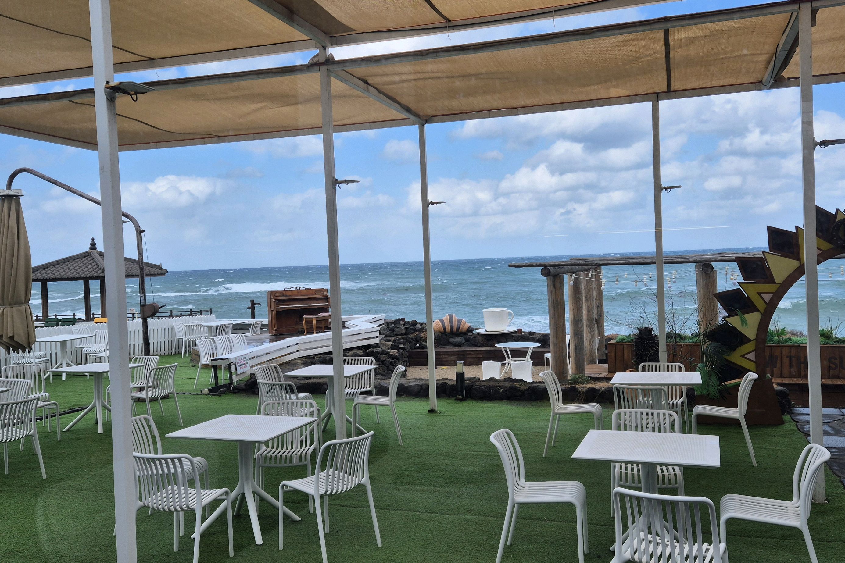 여기는 뷰 맛집 카페예요. - 제주 맛집 외도339