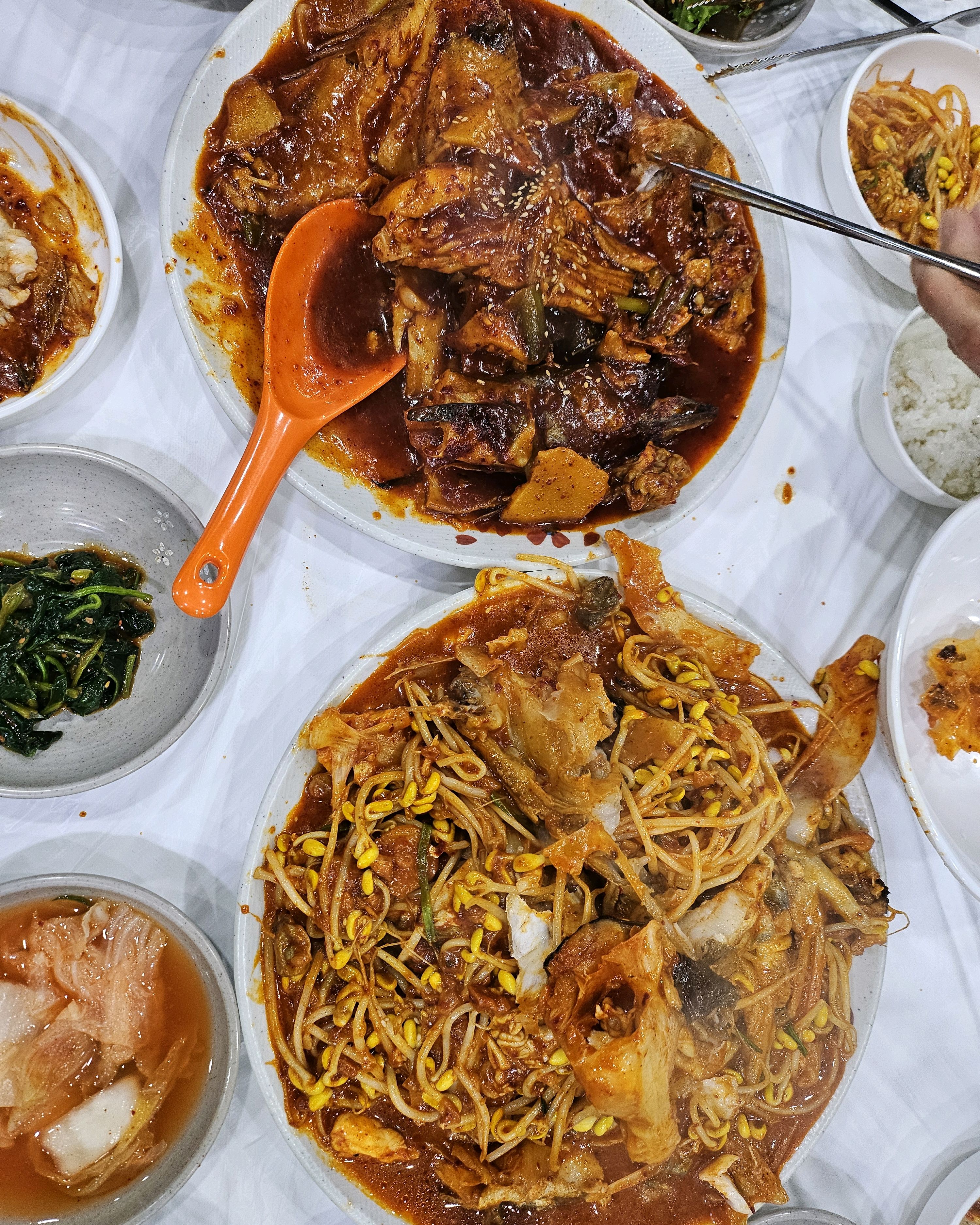 4명이서 대구뽈찜, 생선 모듬조리 소 두개 시켜서 먹었습니다. 대구뽈찜 양념이 조금 더
