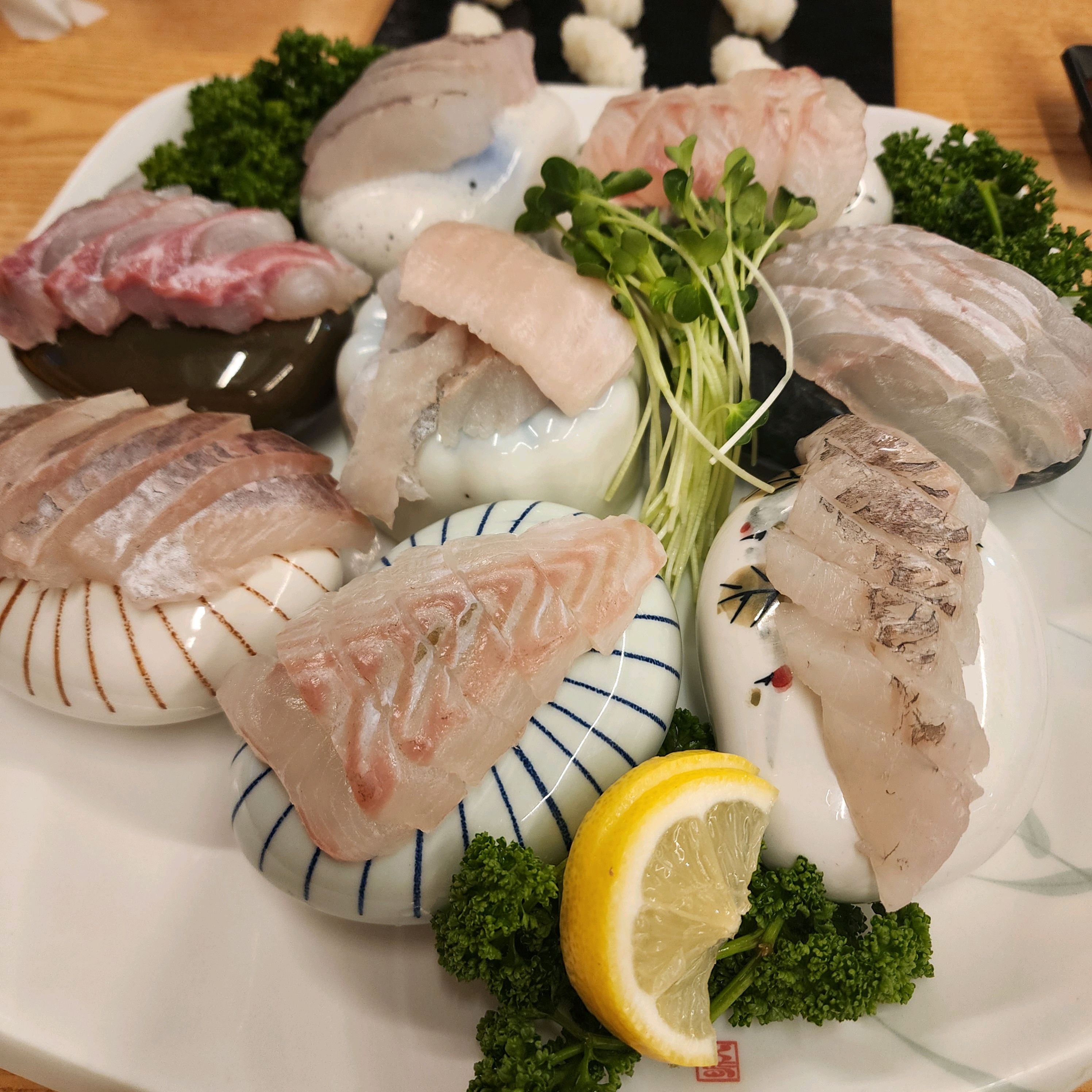 회도 맛있고, 사이드로 음식들이 잘 나와서 좋아요. 가성비 좋은 횟집. 강추합니다!! - 불당동 맛집 추도우럭