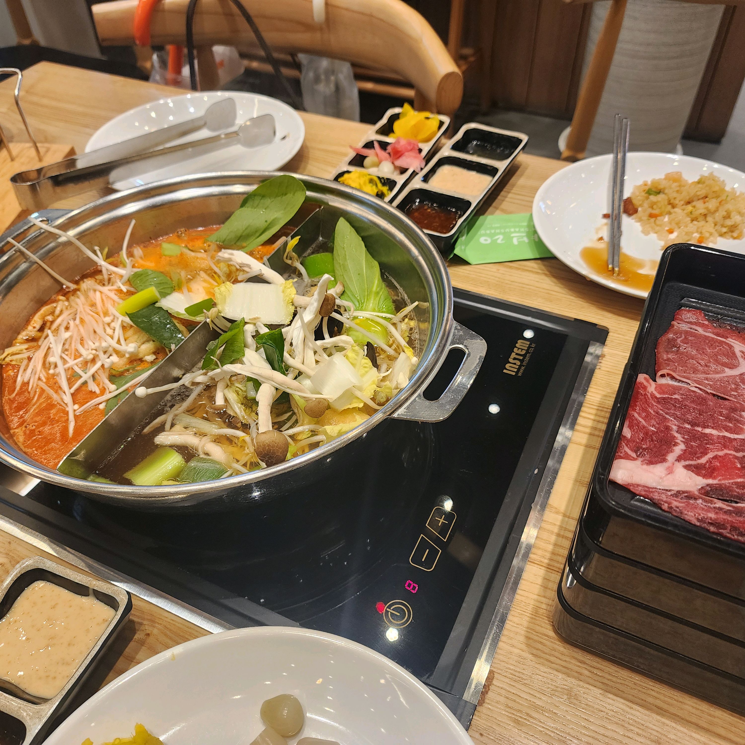 매장 홀 관리 잘되고 회전 좋고~~~ - 부산 동래 맛집 샤브20 동래점