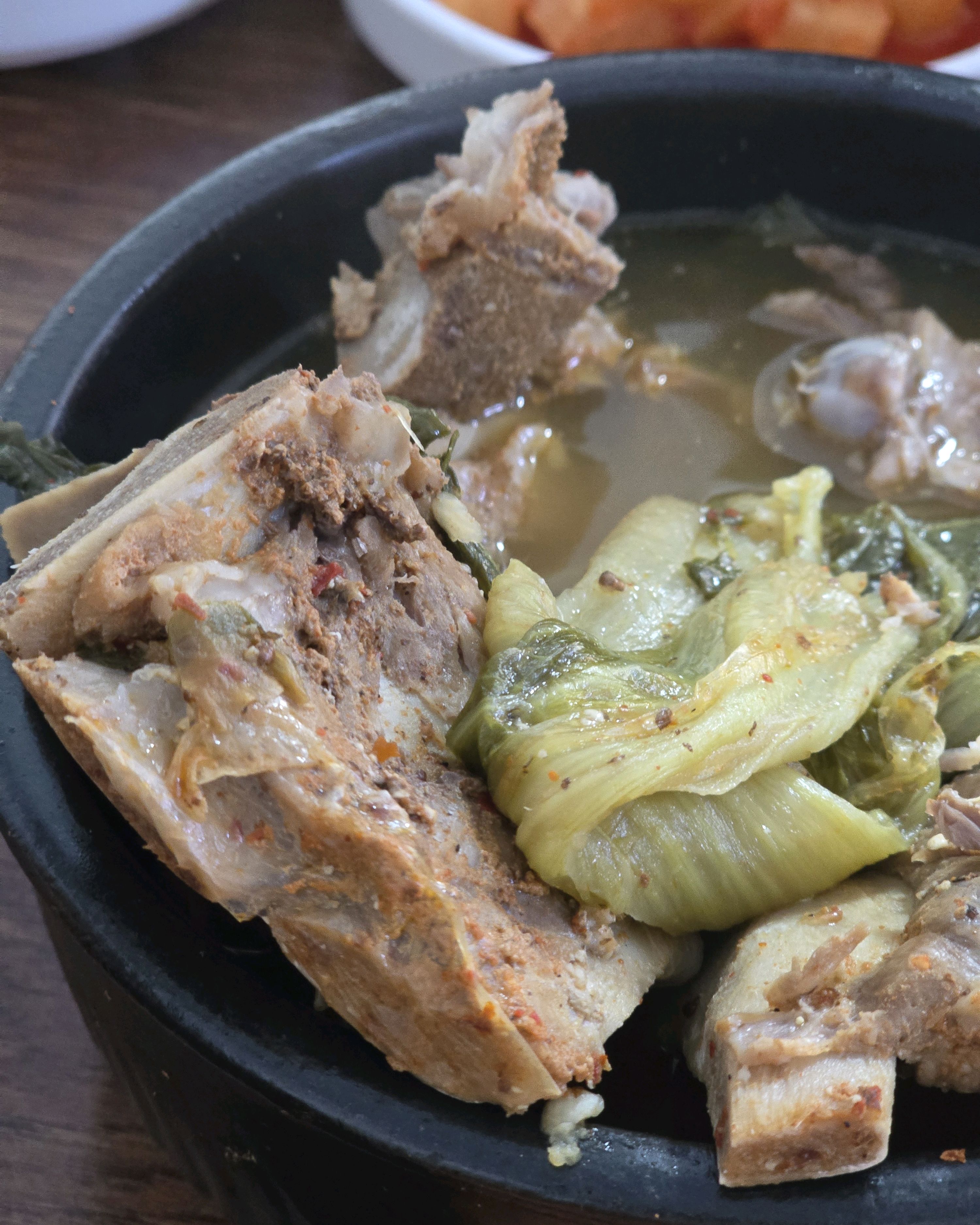 슴슴하거 깔끔한 뼈해장국! 오랜만에 다시왔는데 소주한잔 생각나게 하는 맛이에요! 자극적이지