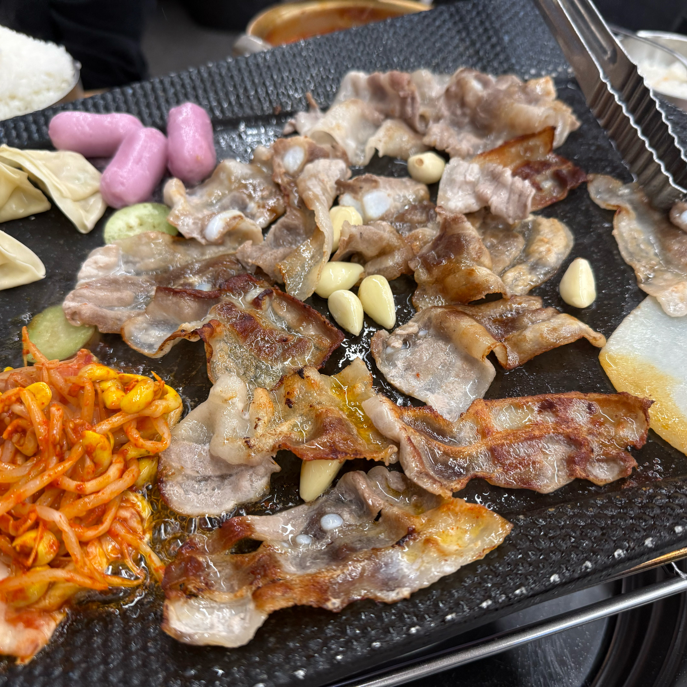 망원동 대패집이예요 가격도 너무 착하고 리필바 있어서 먹고 싶으면 더 먹어도 되어 좋아요 