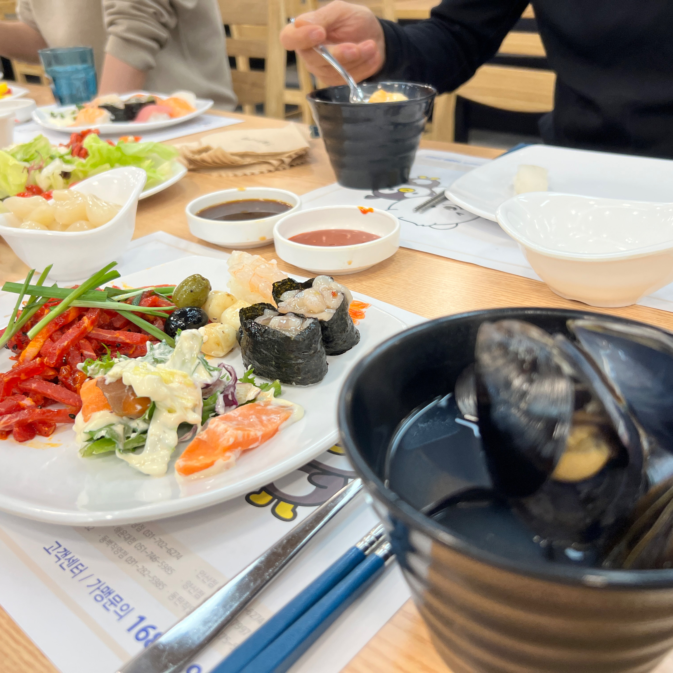 저는 가족 행사가 있을 때 자주 찾는데요. 맛있는 초밥을 실컷 먹을 수 있고 친절하시고 매