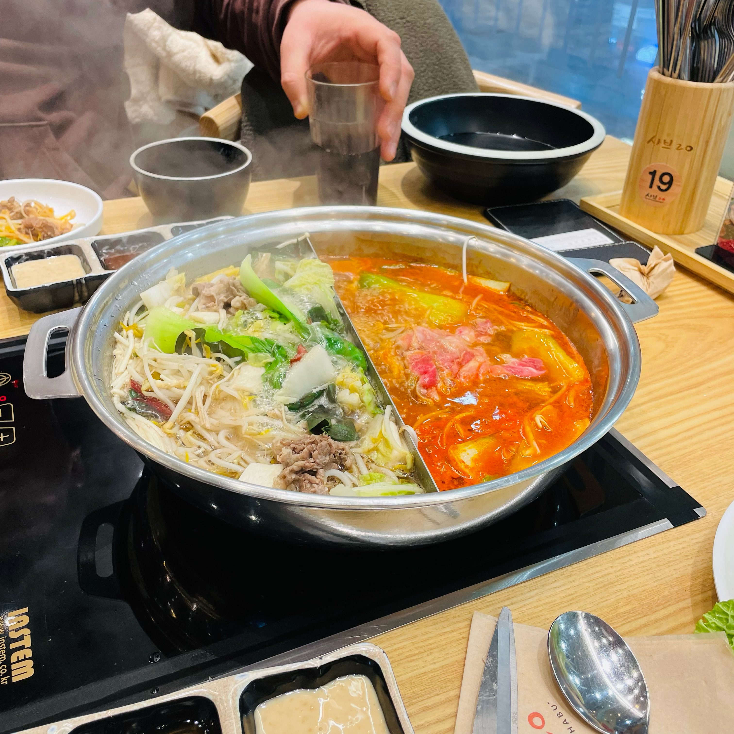 소고기 무한! 야채 무한! 육수 무한!!!!!!! - 울산 삼산 맛집 샤브20 울산삼산점