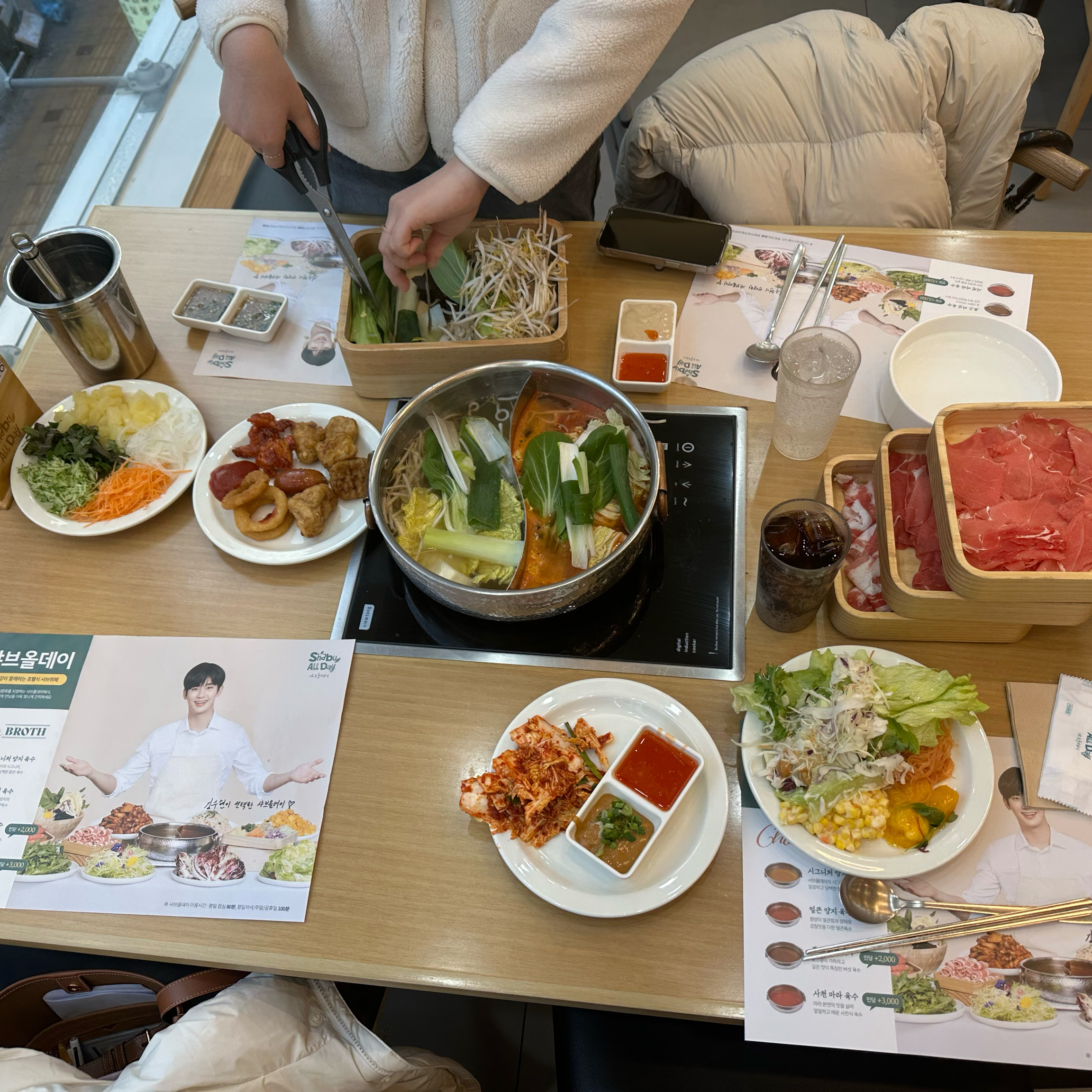 샤브샤브 뷔페중에는 손꼽히는 맛도리 가게에요💯✨🤤 반찬들, 사이드 메뉴도 훌륭하고 채소도