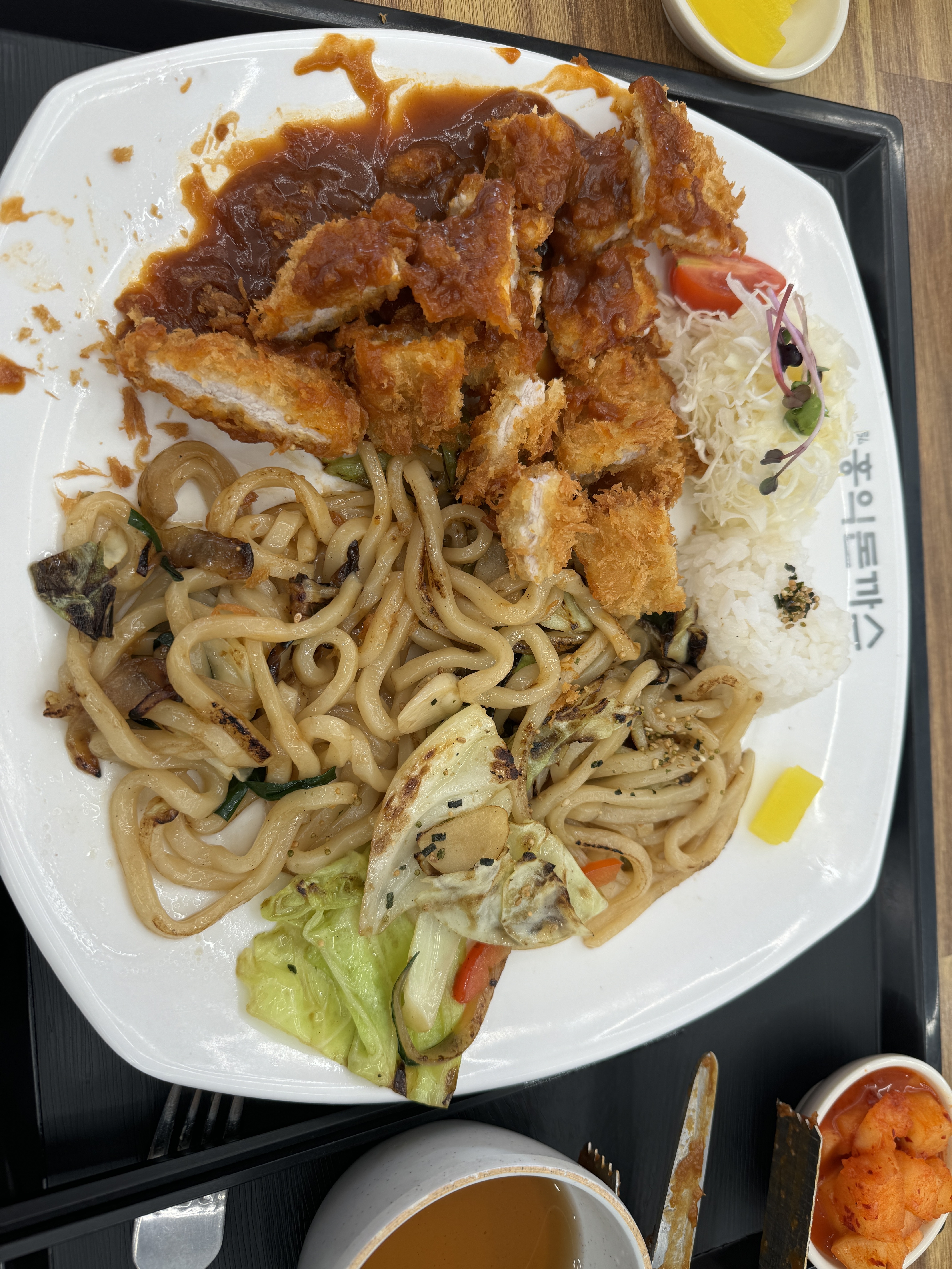 메뉴구성이 좋아서 가족들 입맛 단합 안될때 오기 괜찮아요!불맛내려고 하는건 알겠는데 볶음우