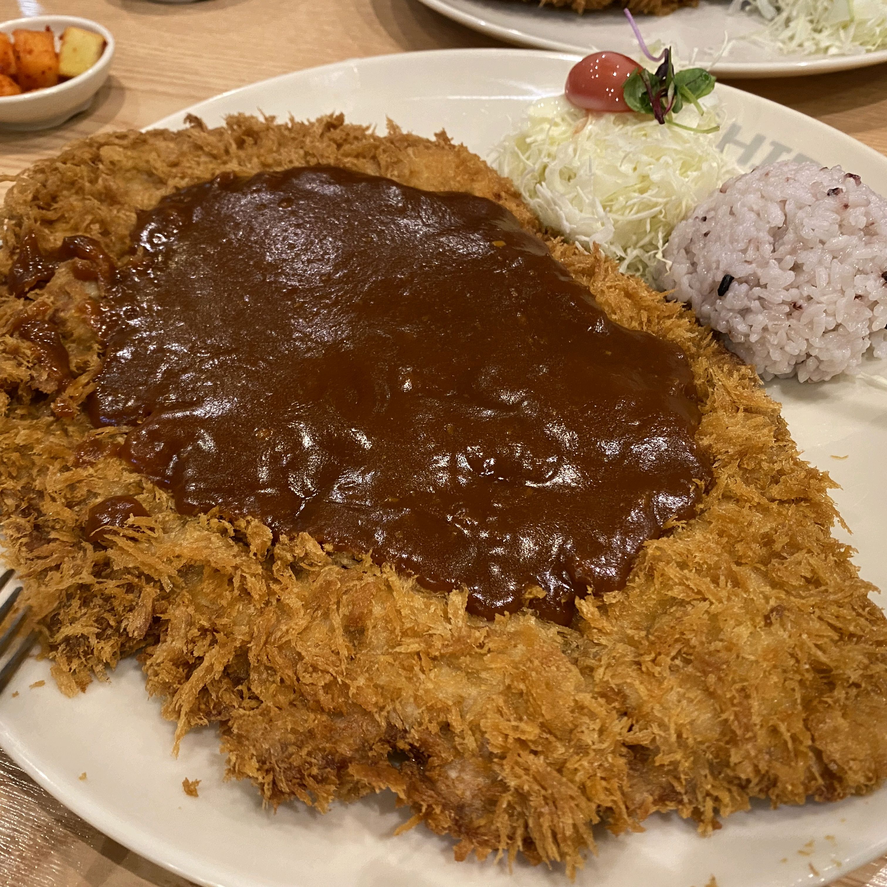신월동 살 때 자주 갔던 홍익돈까스 맛집이라고 지인에게 추천해서 방문했습니다. - 창원 신월동 맛집 홍익돈까스 창원점