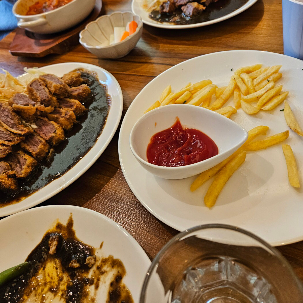 [홍대입구역 맛집 요쇼쿠야코우] 직접 가본 로컬 리뷰