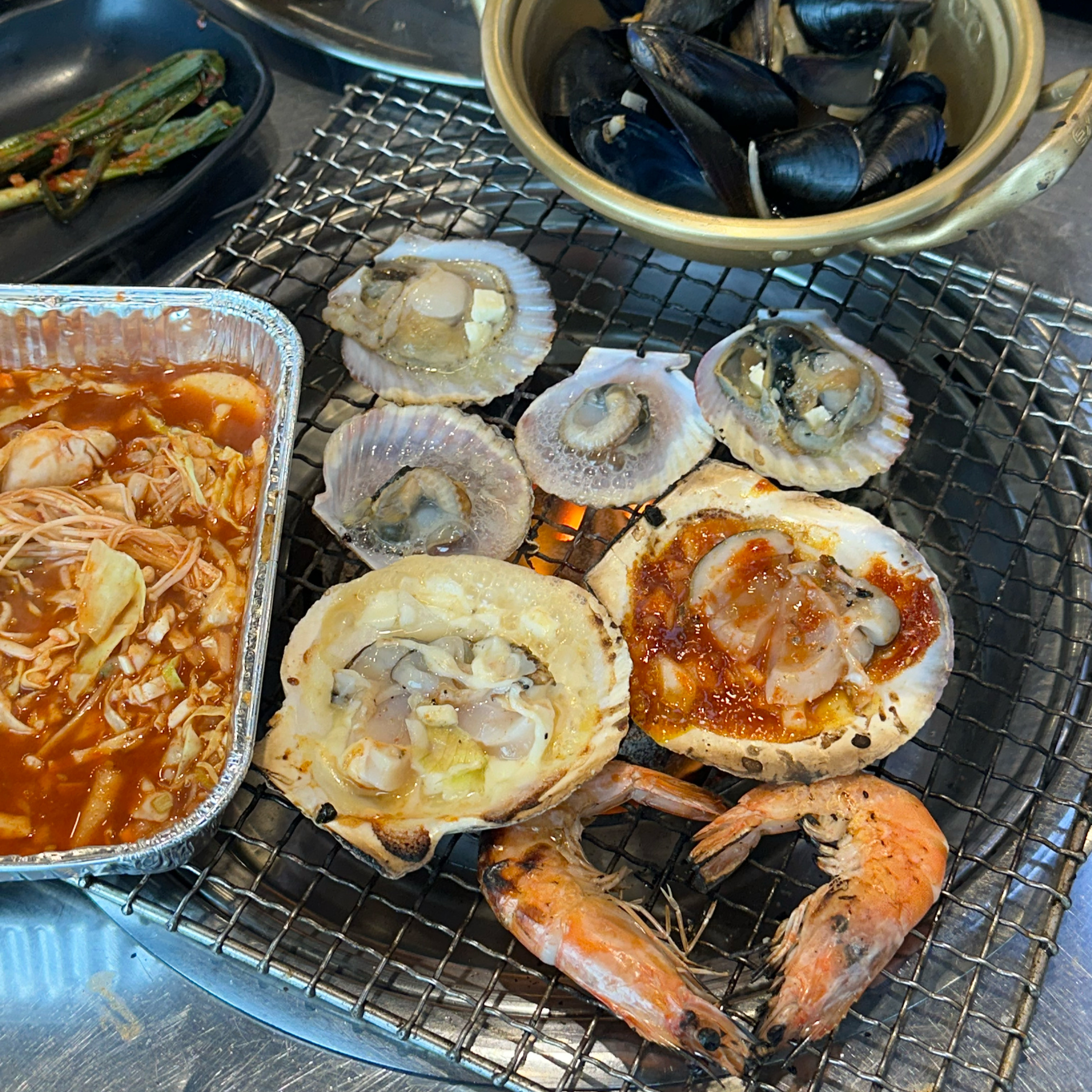 둘이서 조개구이 소자+해물라면 딱이에요🙂💕 - 부산 영도 사랑방