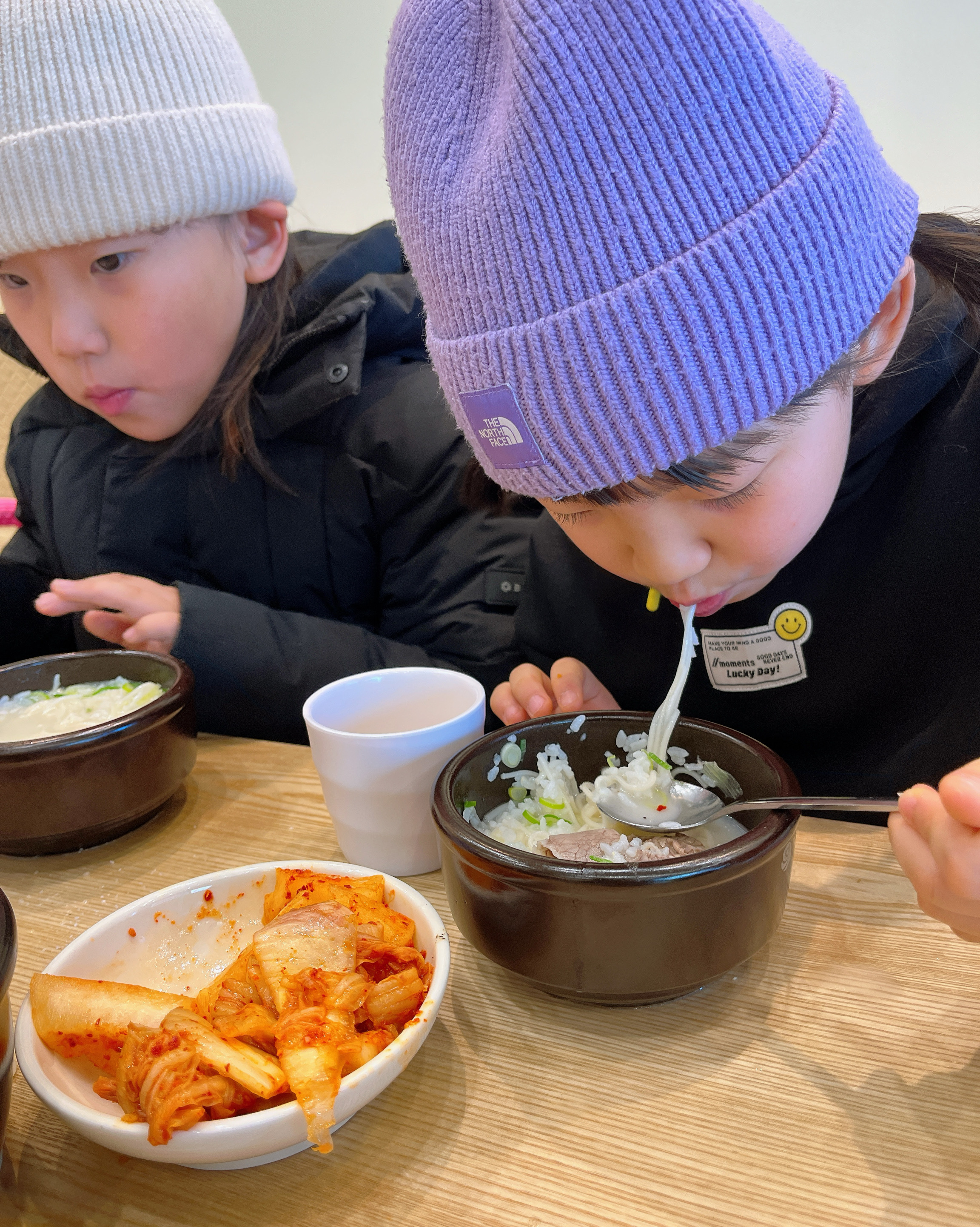 속초여행중에 숙소앞 한촌 왔는데 너무 친절하시고 따끈하게 음식이 잘나왔어요 ^^ 사장님도