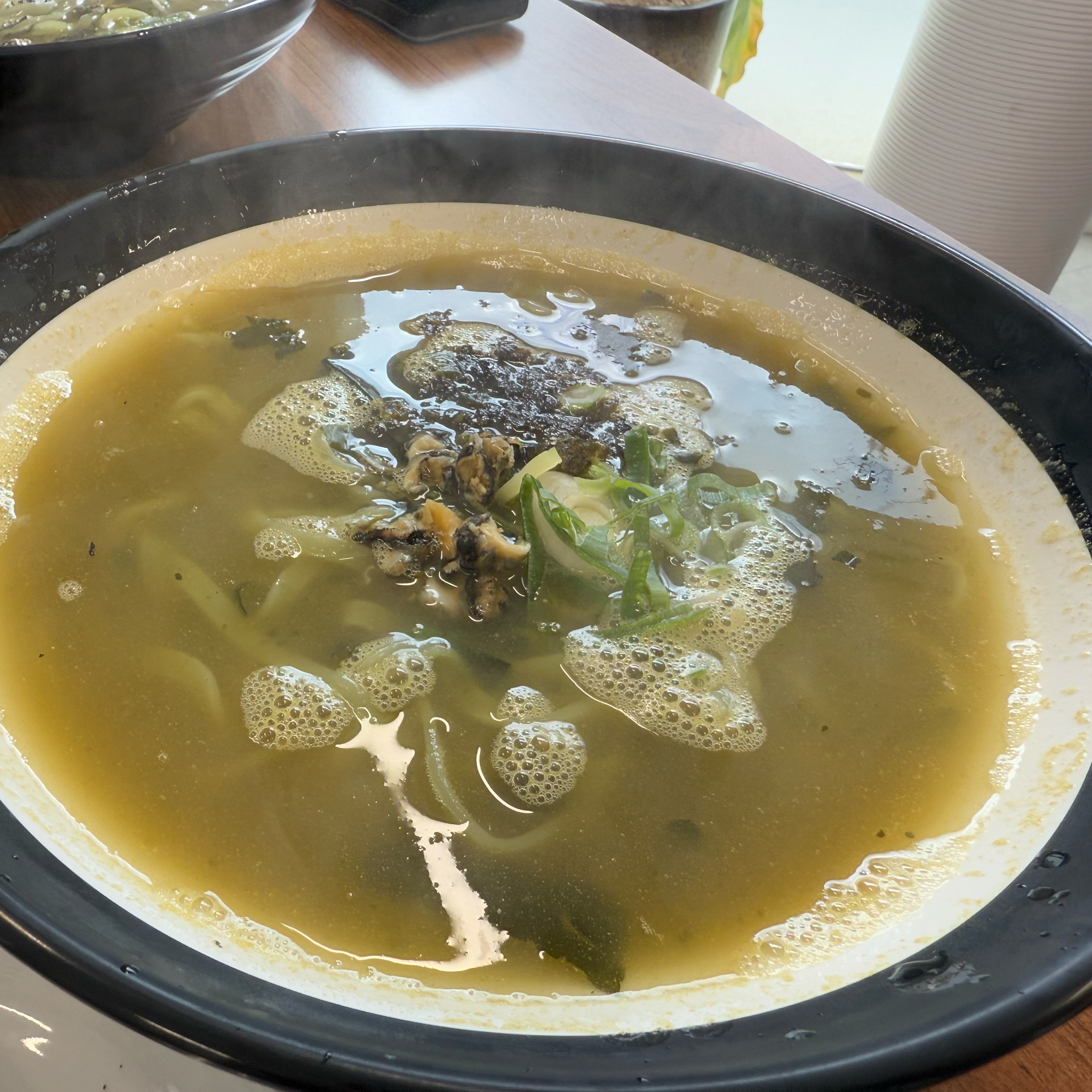 제주 떠나기 전에 보말칼국수 먹으려고 찾아온 곳인데 - 제주 맛집 웅이네 보말칼국수 제주본점