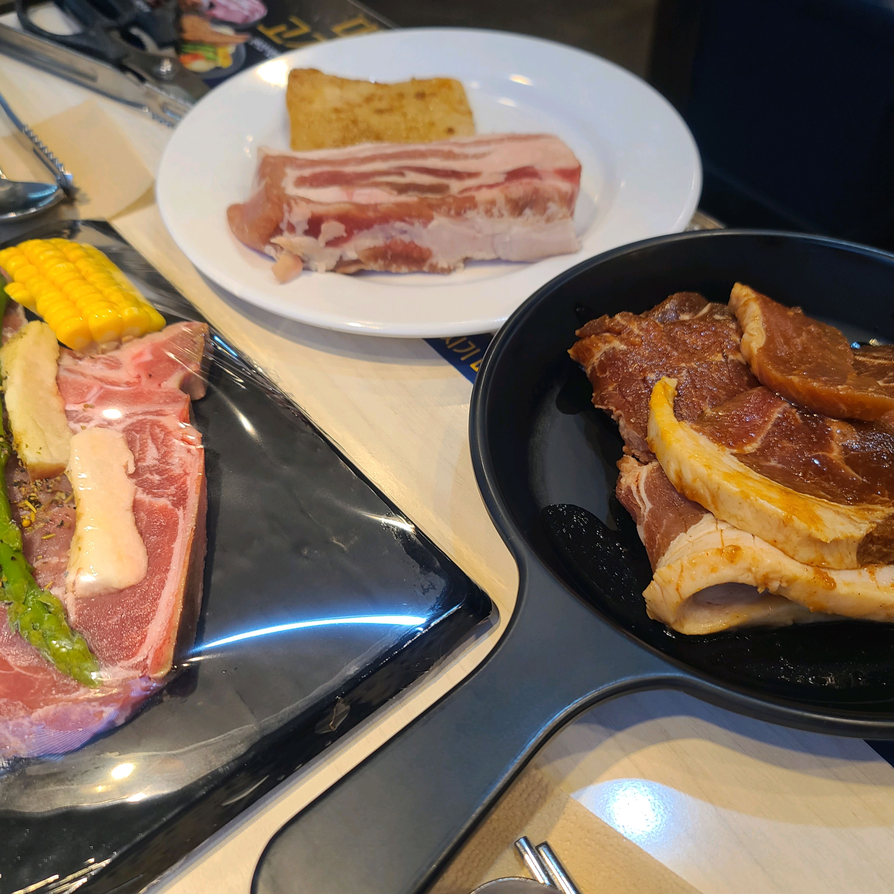 저렴한 가격에 여러가지 고기를 먹을 수 있어서 좋아요! 그래도 갈비전문점인 만큼 갈비가 젤