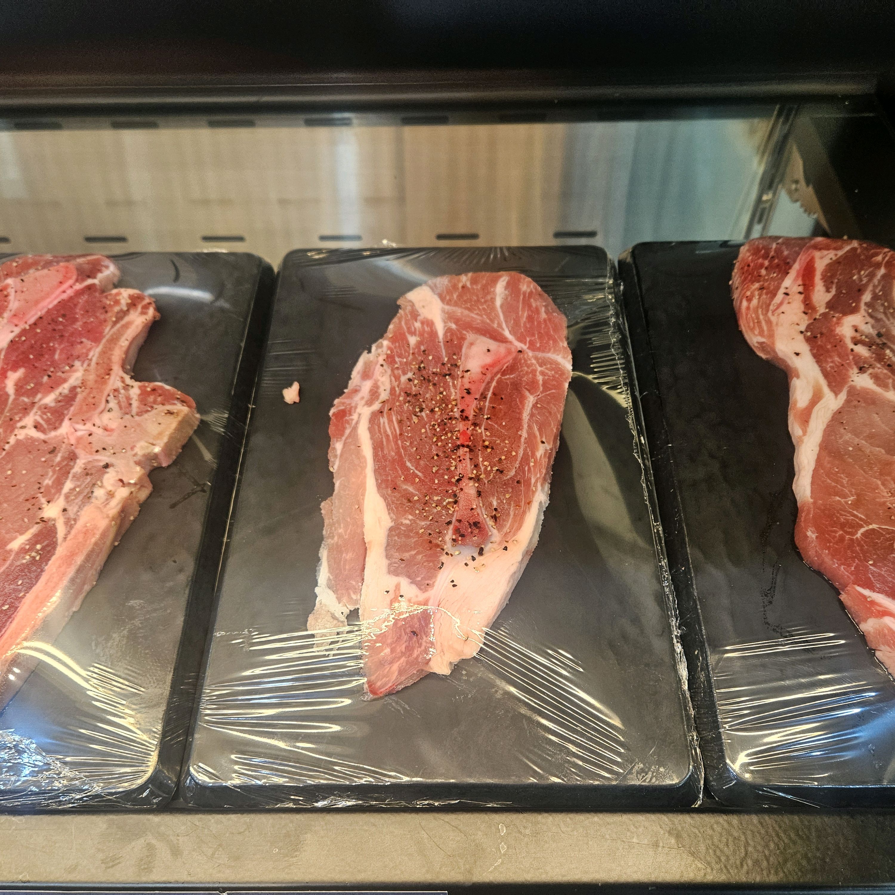여기 사장님이 너무 맛있는 고기 주고 직원들도 친절한 서비스 까지 진짜 최고에요 다음에는