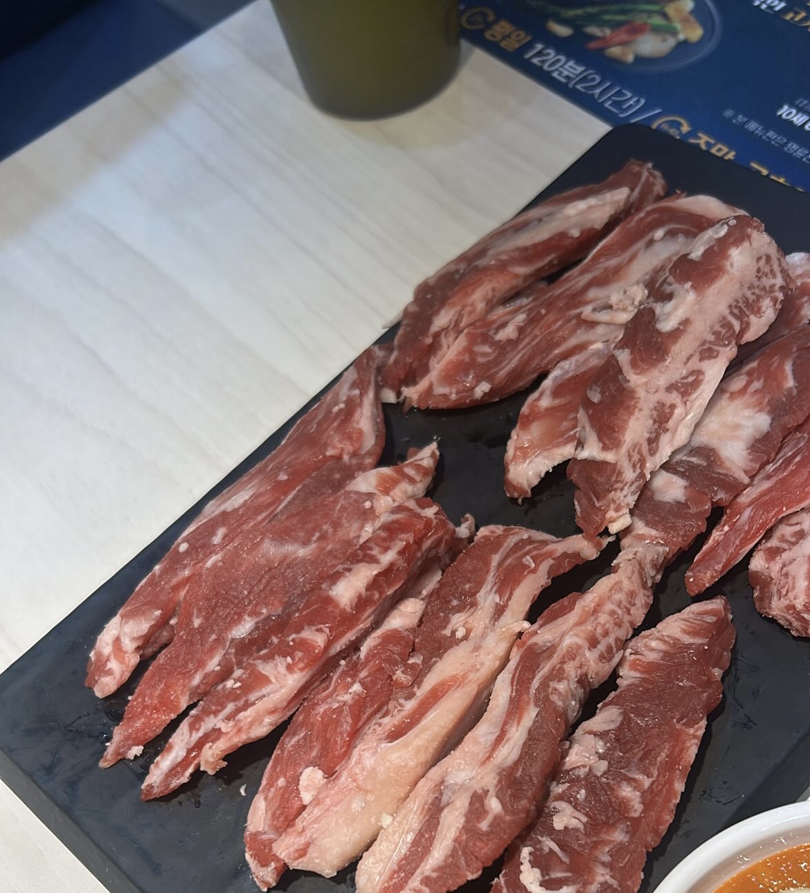 넘 맛있게 먹느라 사진이 이거 뿐이네여 ㅠㅠ? 제가 진짜 갈비를 사랑해서요 무한리필은 잘