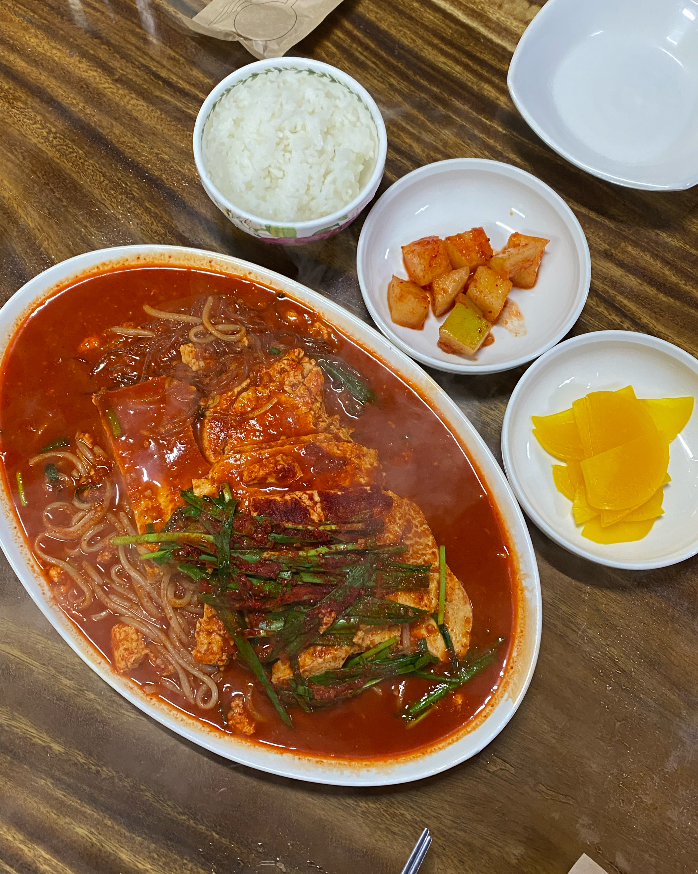 대전 여행 갔다가 먹었는데 면 추가에 공깃밥 두 개 시켰더니 양이 진짜 많았어요! - 대전 맛집 별난집