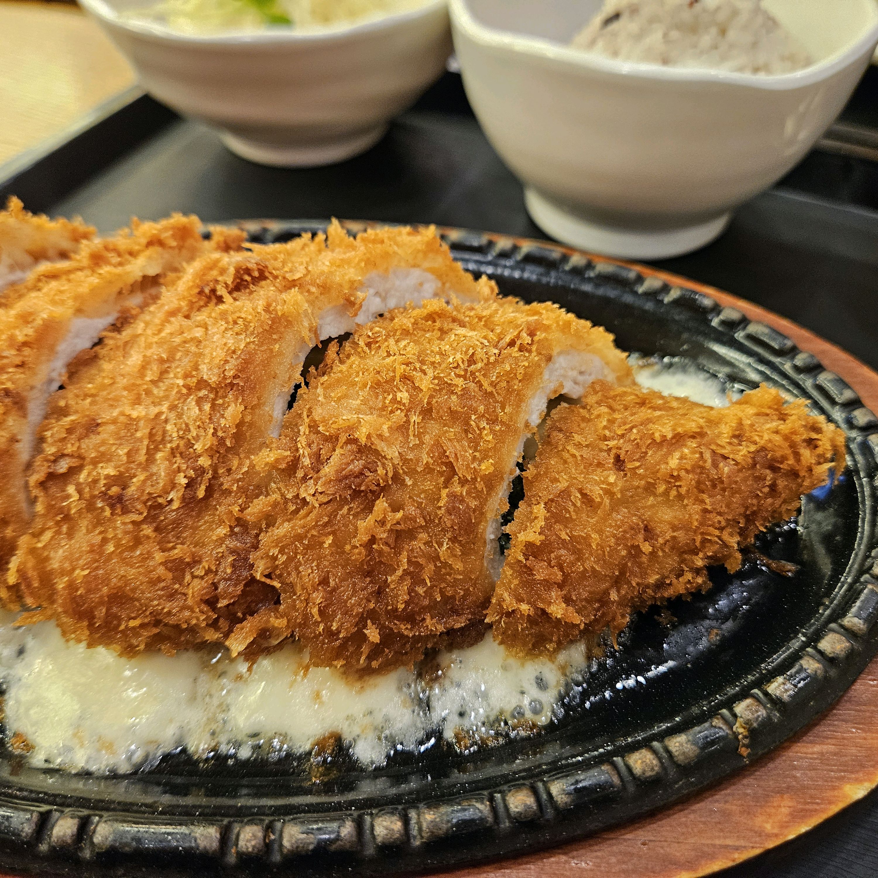 재료가 신선해서 맛있어요! 가성비도 너무 좋아서 추천드려요~! - 노은동 맛집 홍익돈까스 노은하기점