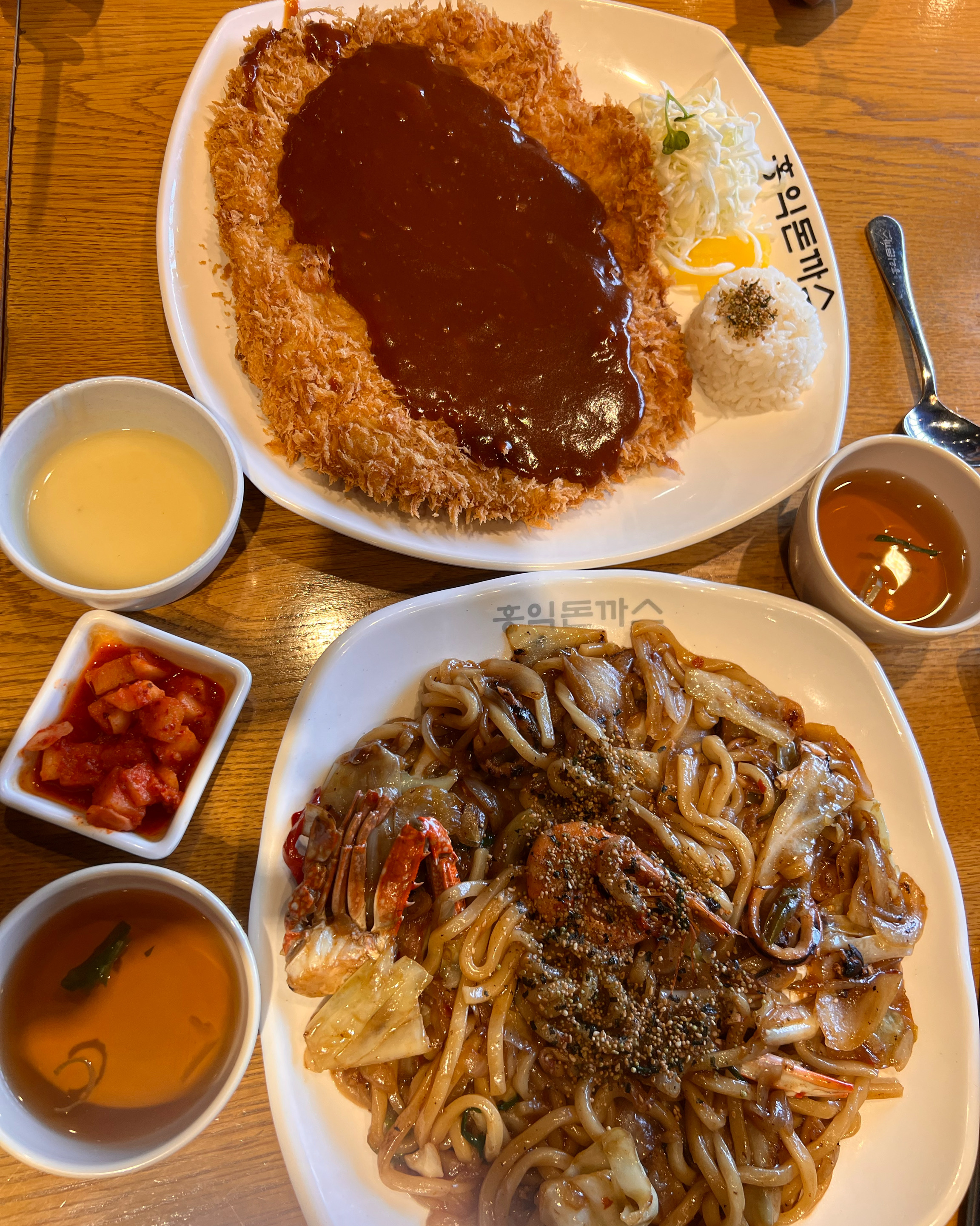 직원들은 불친절 - 파주 운정역 맛집 홍익돈까스 안산본오점