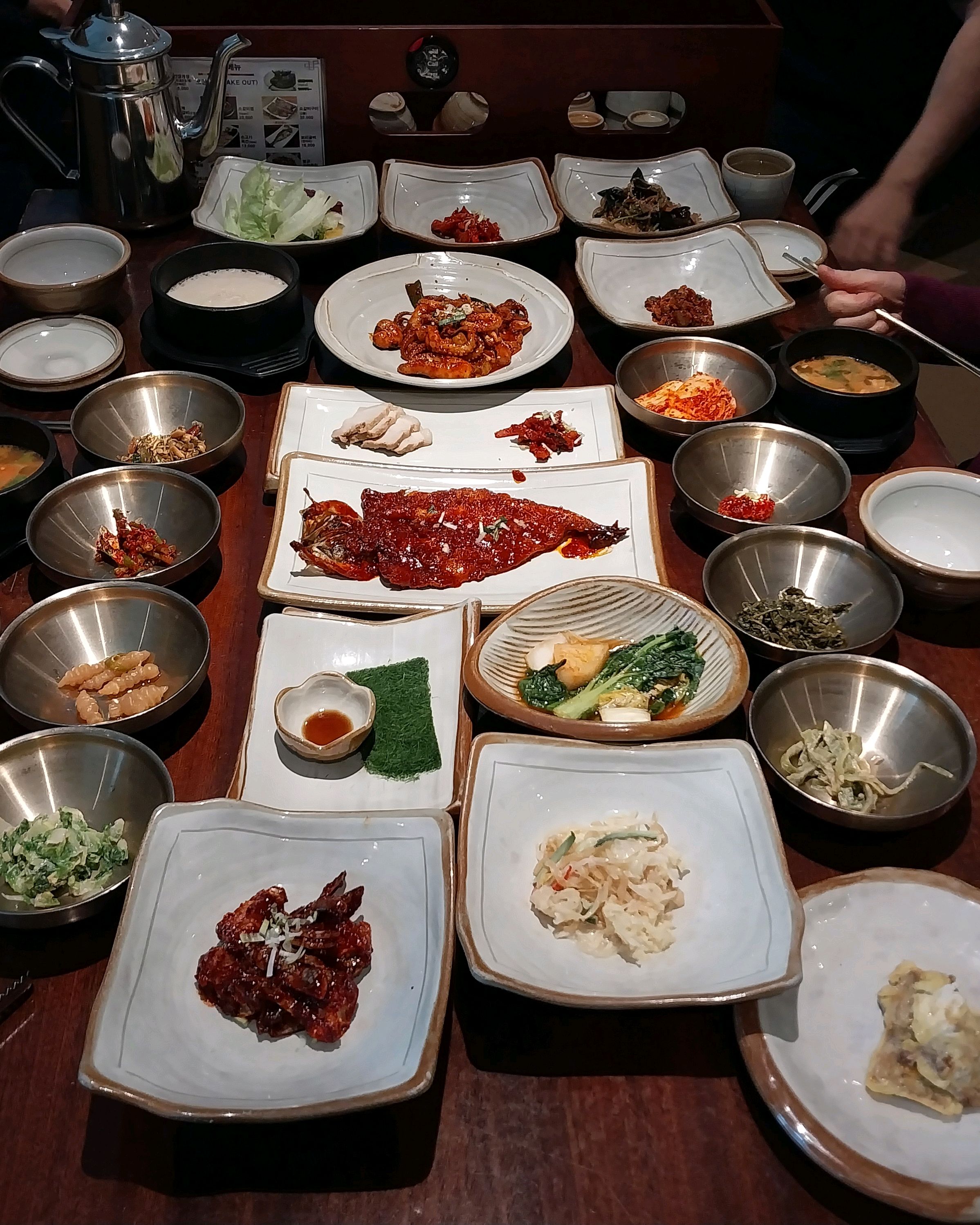 명절 음식 먹다 깔끔한 한정식 먹으러 와서 맛있게 먹었어요~ 아쉬운건 반찬을 4인인데 너무