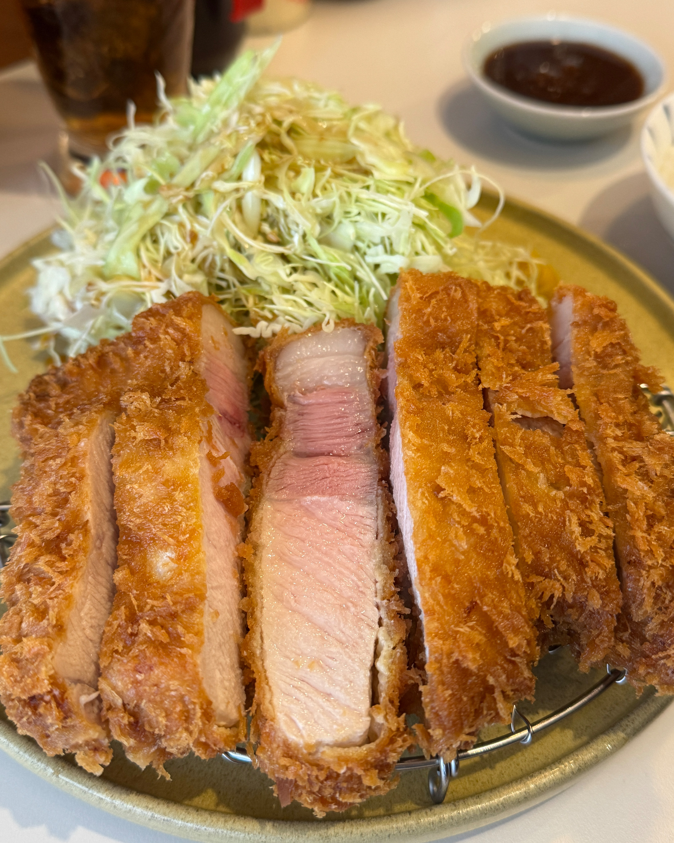 날마다 발전하는 돈카츠. 안 그래도 맛있는데, 사장님께서 매일 연구에 연구를 거듭하시니 여