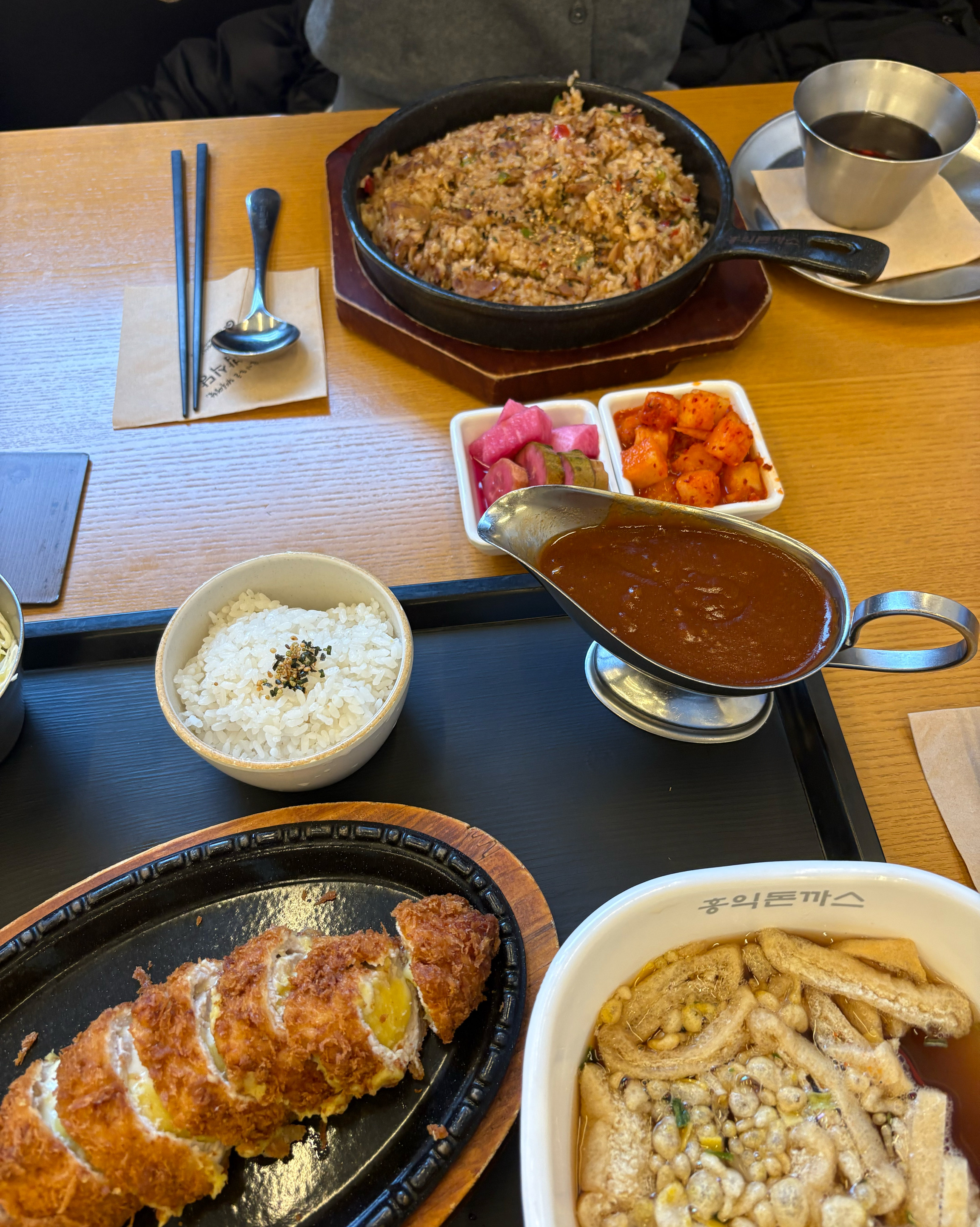 직원분들이 친철하시고 음식의 퀄리티나 맛이 너무 좋았어요!! - 광주 충장로 맛집 홍익돈까스 광주충장점