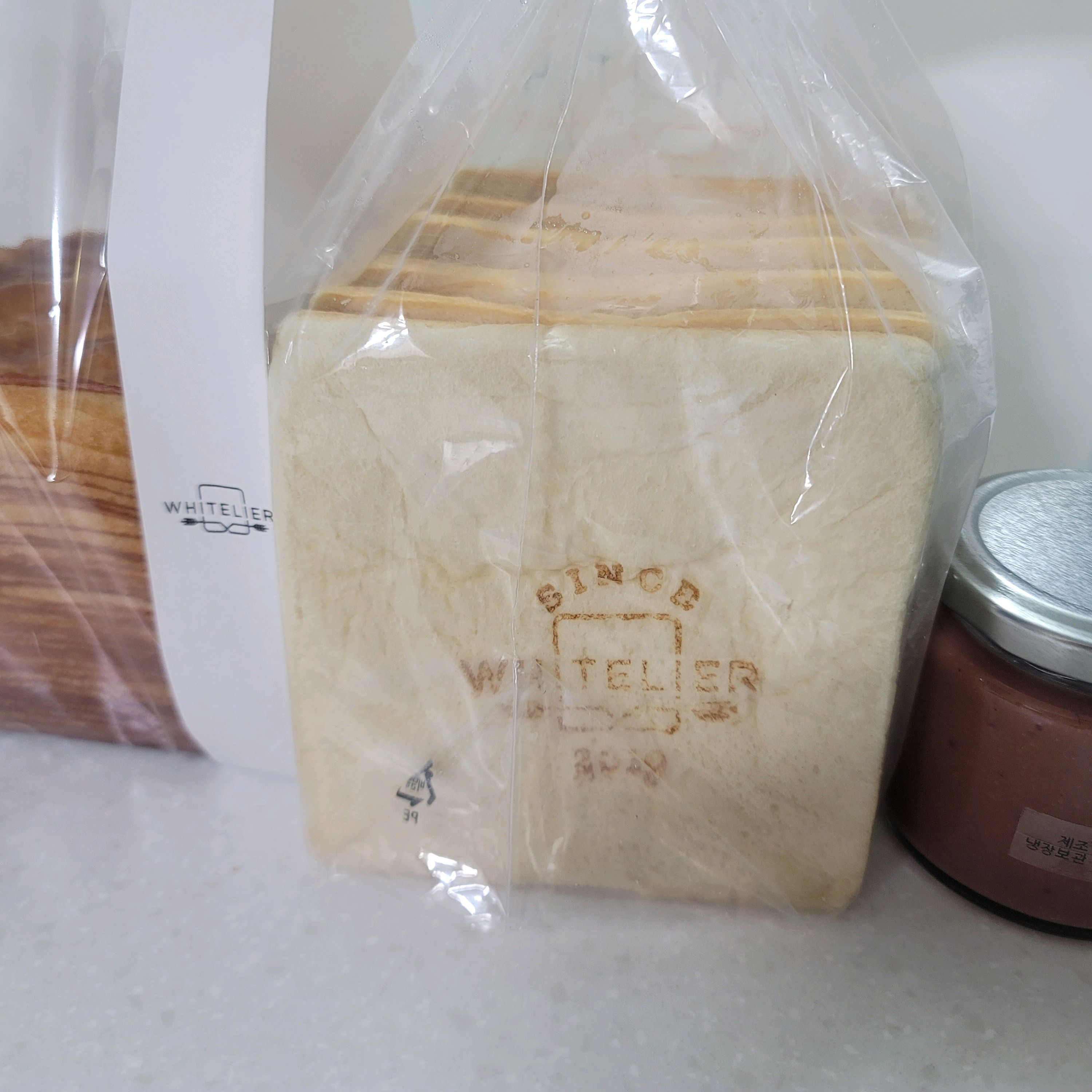 지나가다가 빵향기가 솔솔 나길래 봤더니 - 양산 물금 맛집 화이트리에 양산점