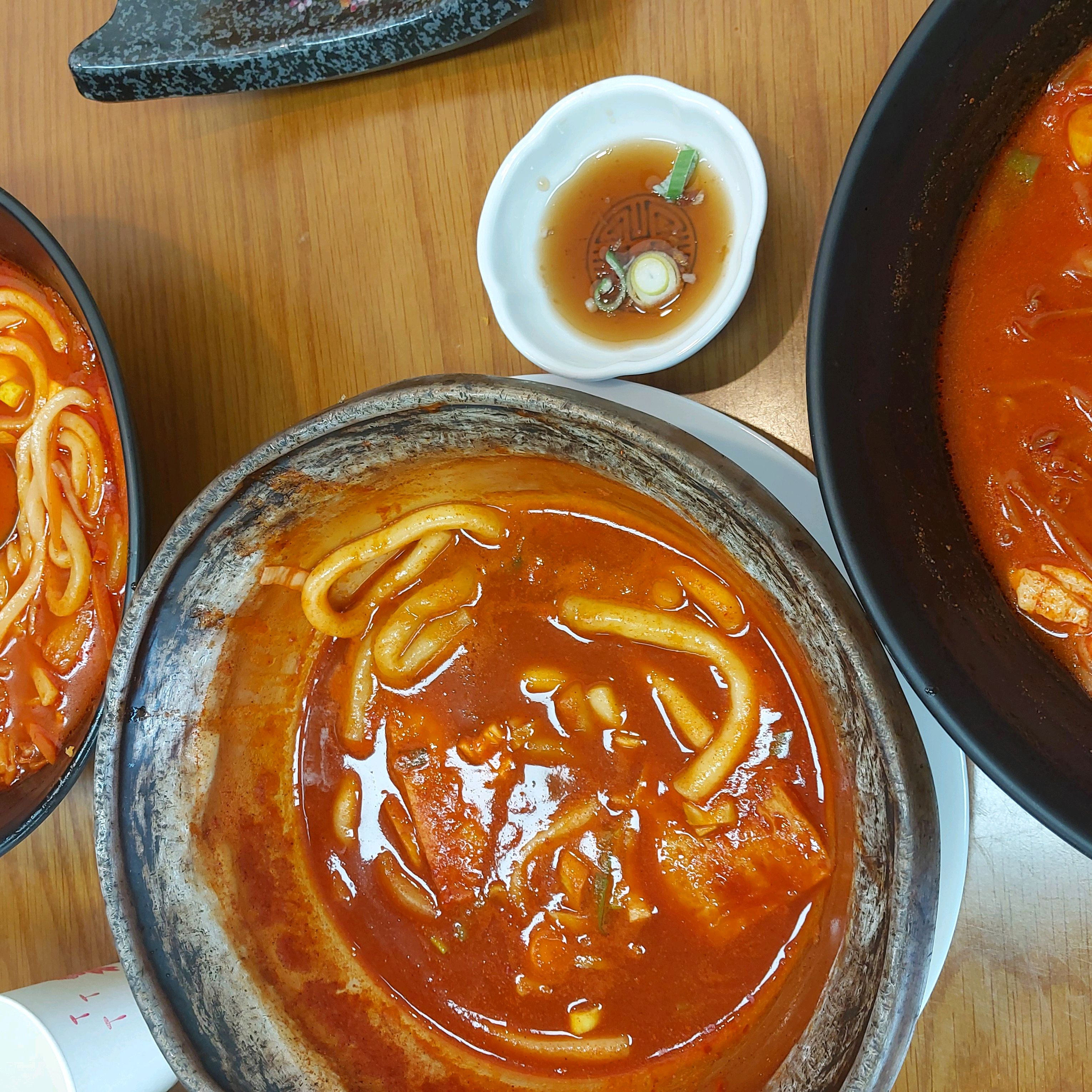 네이버 찾아보니 겨울 메뉴도 알차길래 딸내미와 함께 들러봤어요~ 짬뽕은 완전 따봉이구 떡볶