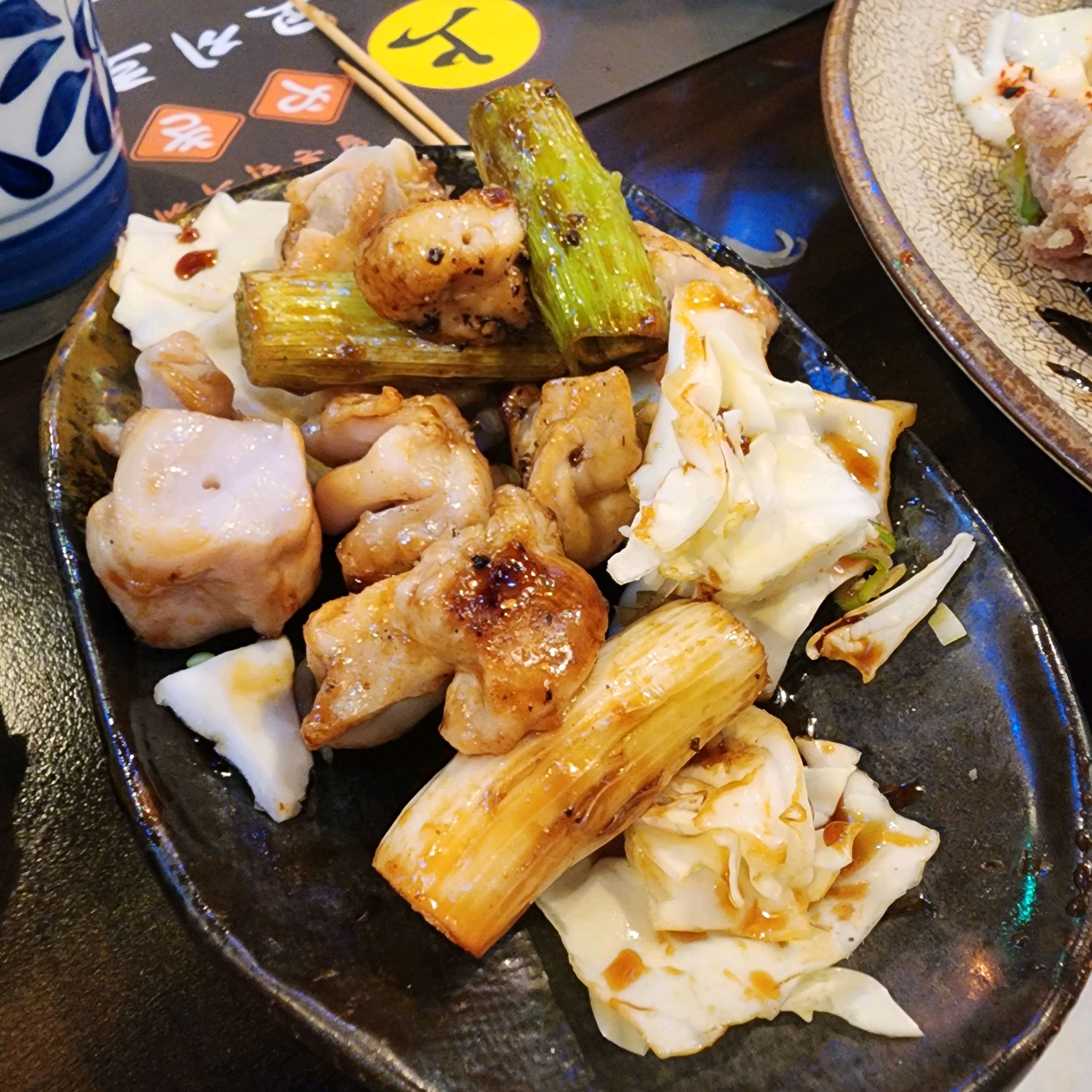 다양한 메뉴에 직원분들도 친절하고 좋았어요 근데 닭껍질은 튀김 옷 맛이 너무나서 별로였고