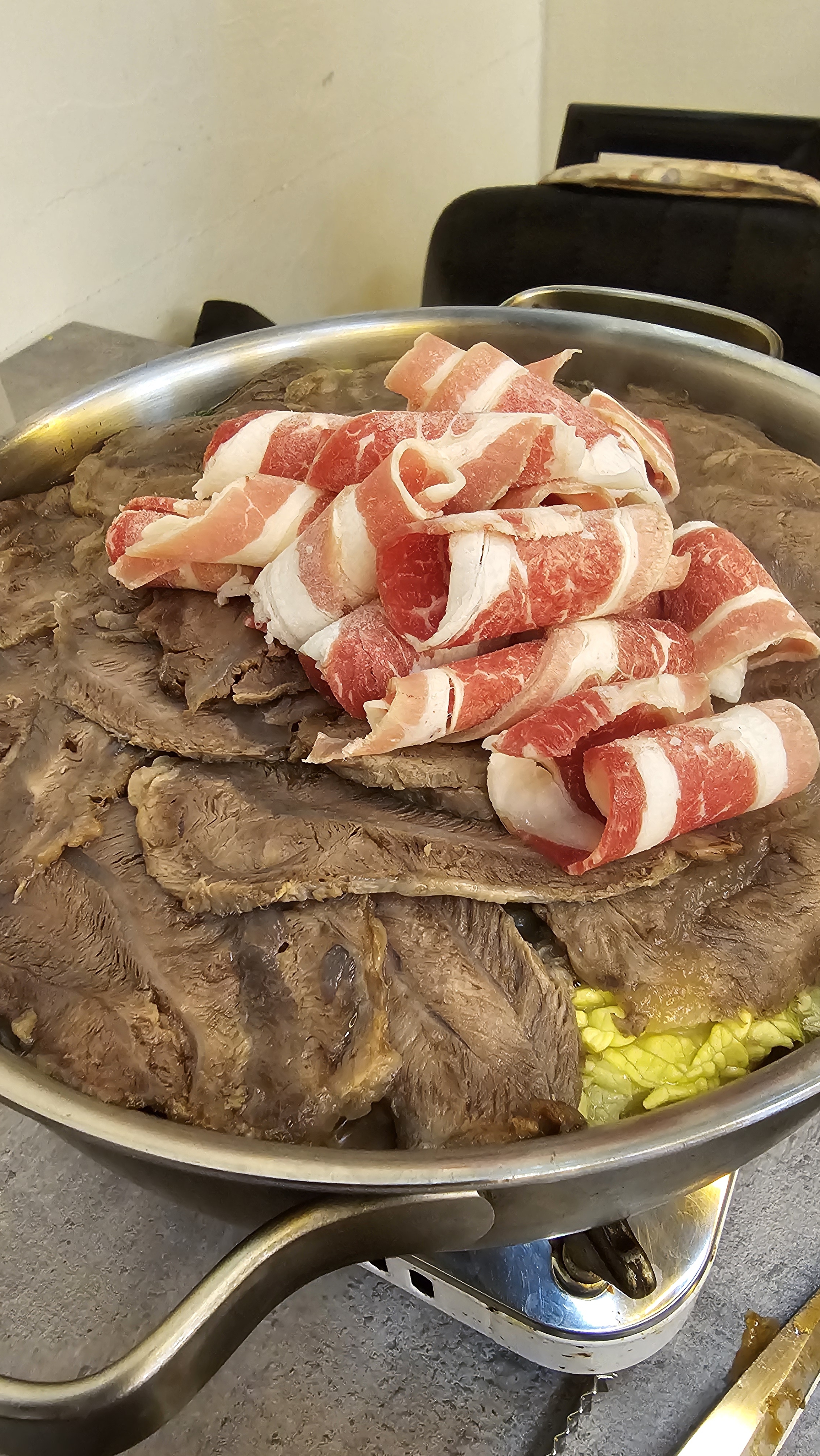 블로그 보고 왔는데 반찬도 맛있고 무엇보다 전골이 맛있습니다. 단골될거같아요. 특히 추운