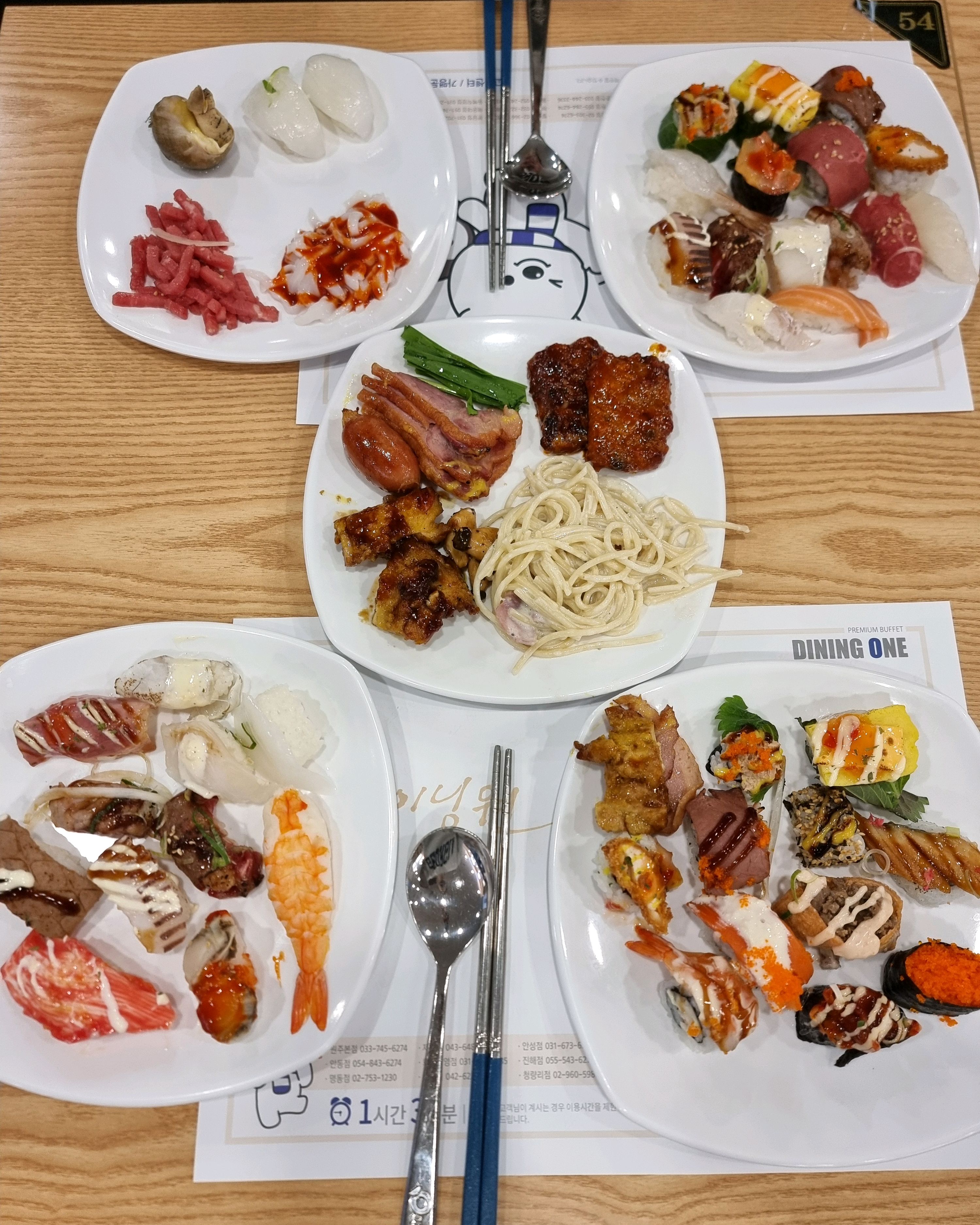 초밥 무한리필로 가성비 좋게 다녀올 수 있습니다 초밥 말고도 뷔페에서 드실 수 있는 웬만한