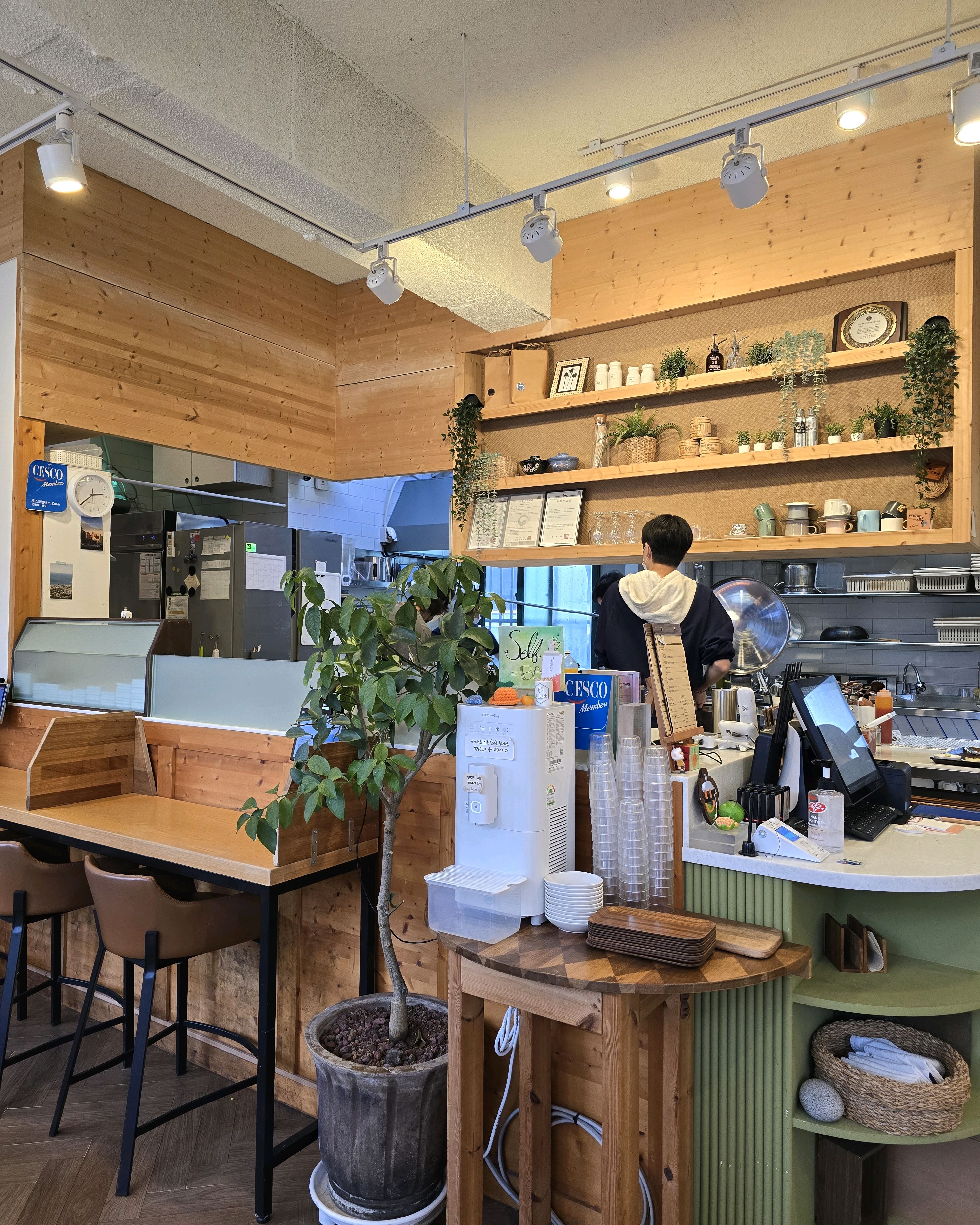 공항근처 간단히 먹을수있는 - 제주 맛집 도토리키친 본점