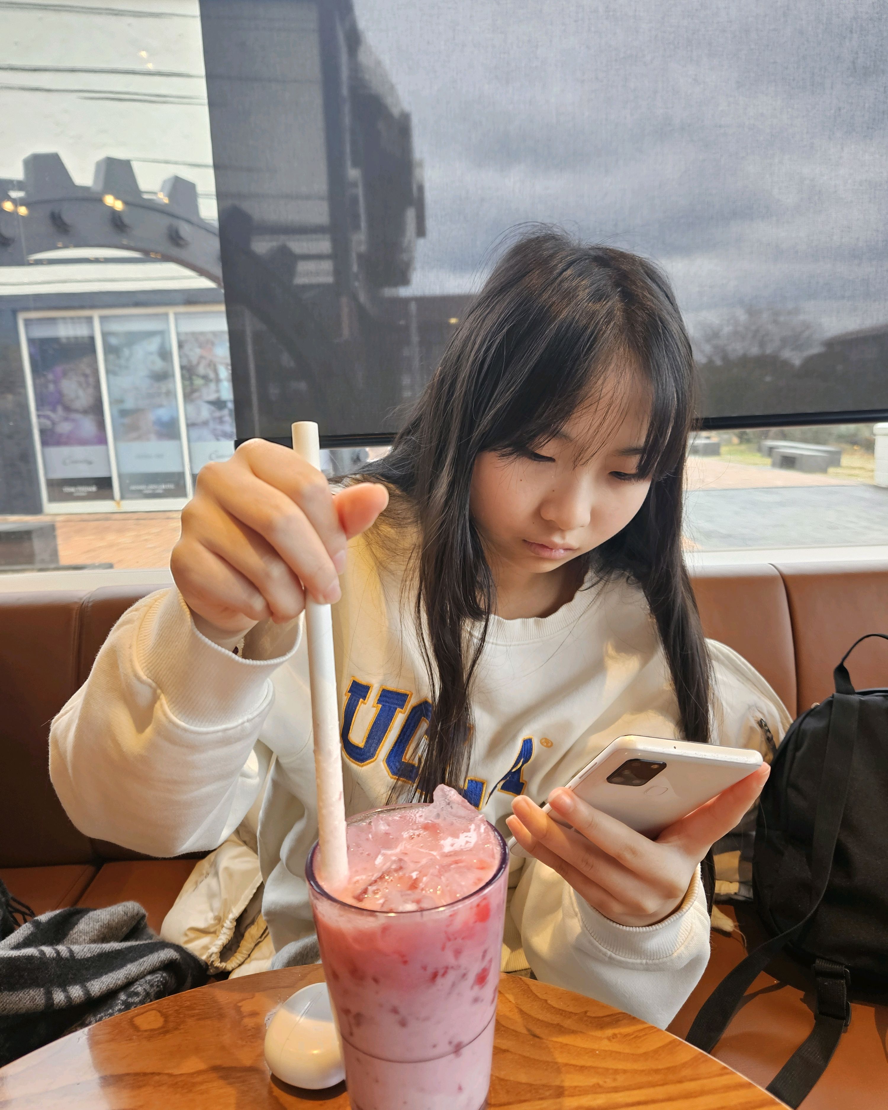친절해요. 다만 주차요금 할인 안되네요ㅠㅠ - 제주 맛집 스타벅스 제주중문점