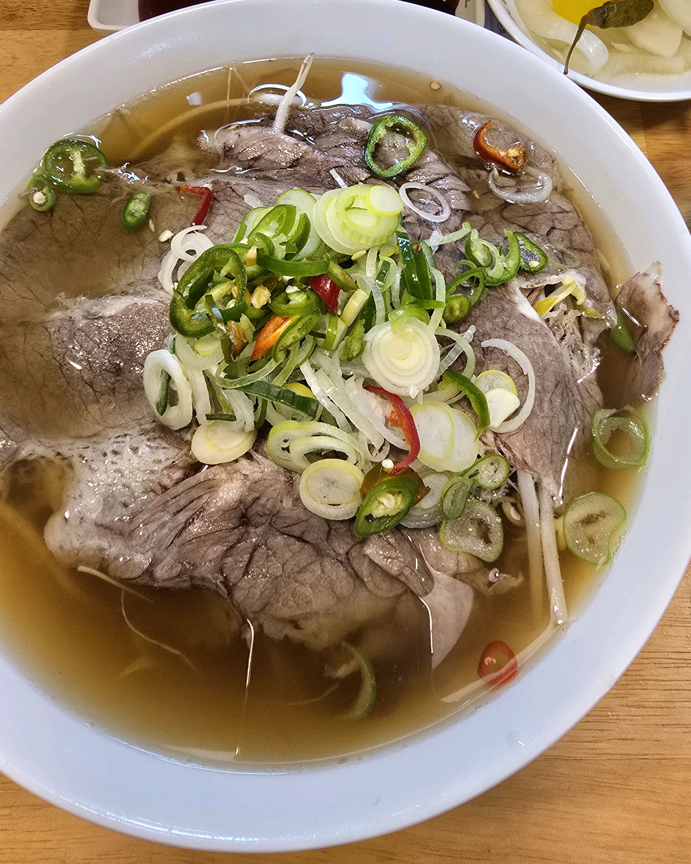 오랜만에 갔는데 여전히 맛있네요. 오픈이 11시라 맞춰갔는데 이미 몇분 들어가있으시더라구요