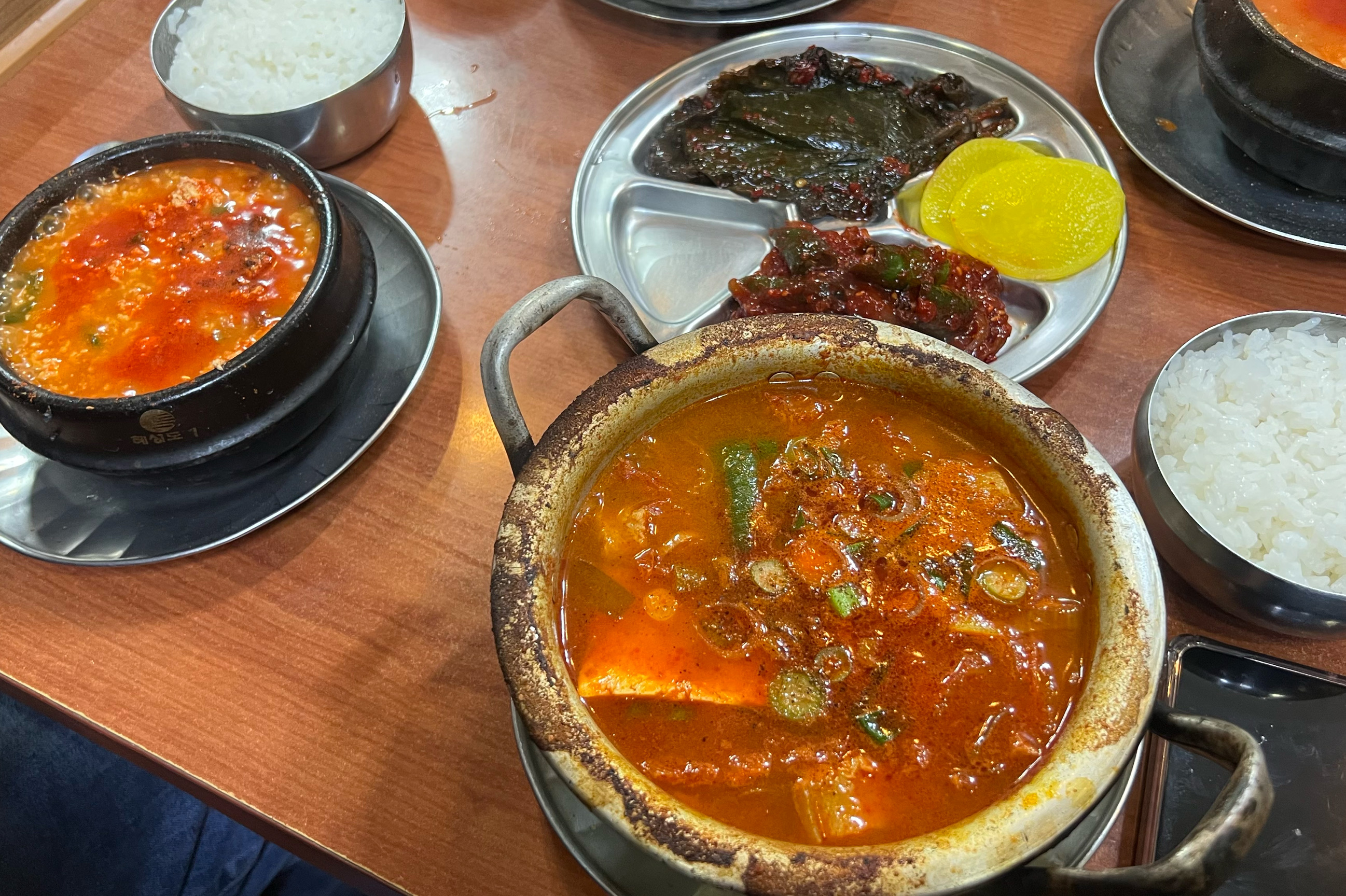 동문 시장 근처라서 가기 좋습니닷 가게가 협소해서 편안하게 먹을 수 있진 않지먼 그래도 가