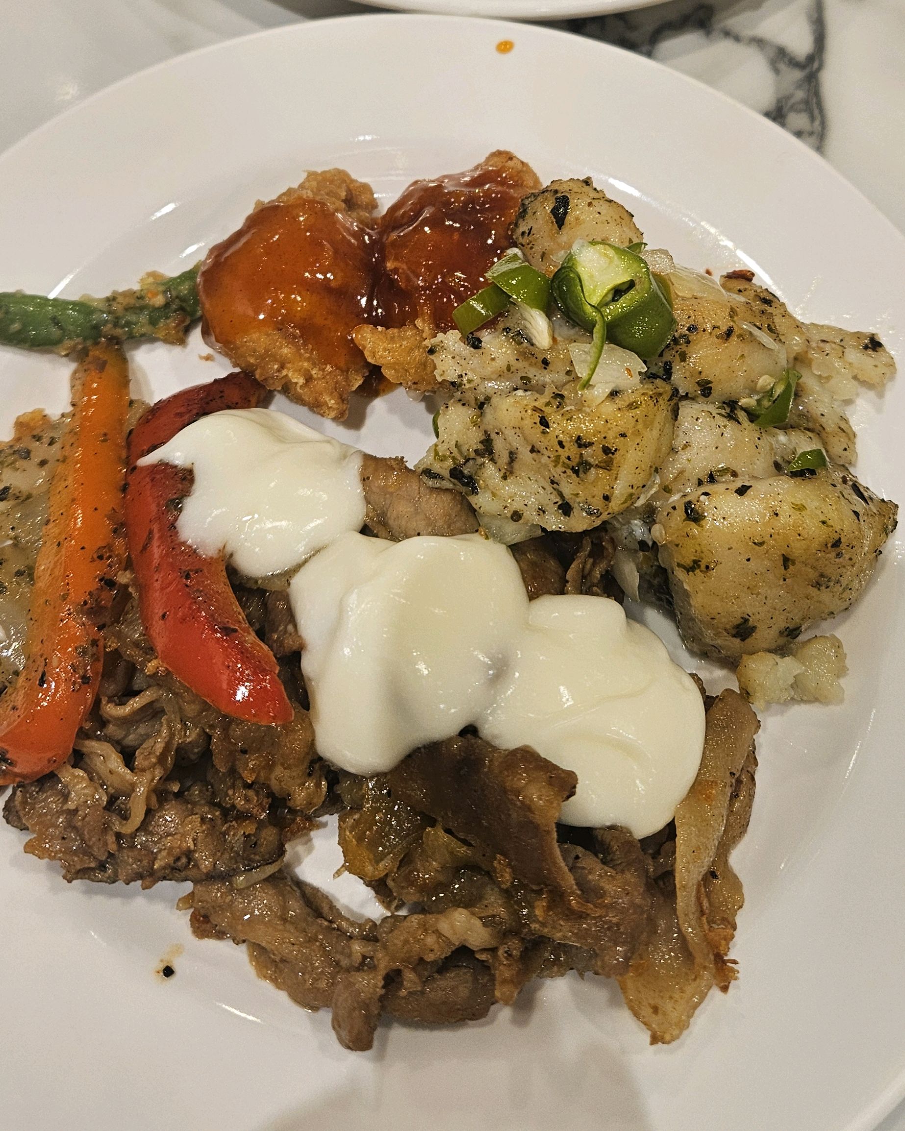 애슐리는 예약하면 좋은 자리를 주셔서 항상 예약하고 가요. 음식도 맛있고 분위기도 좋아요.