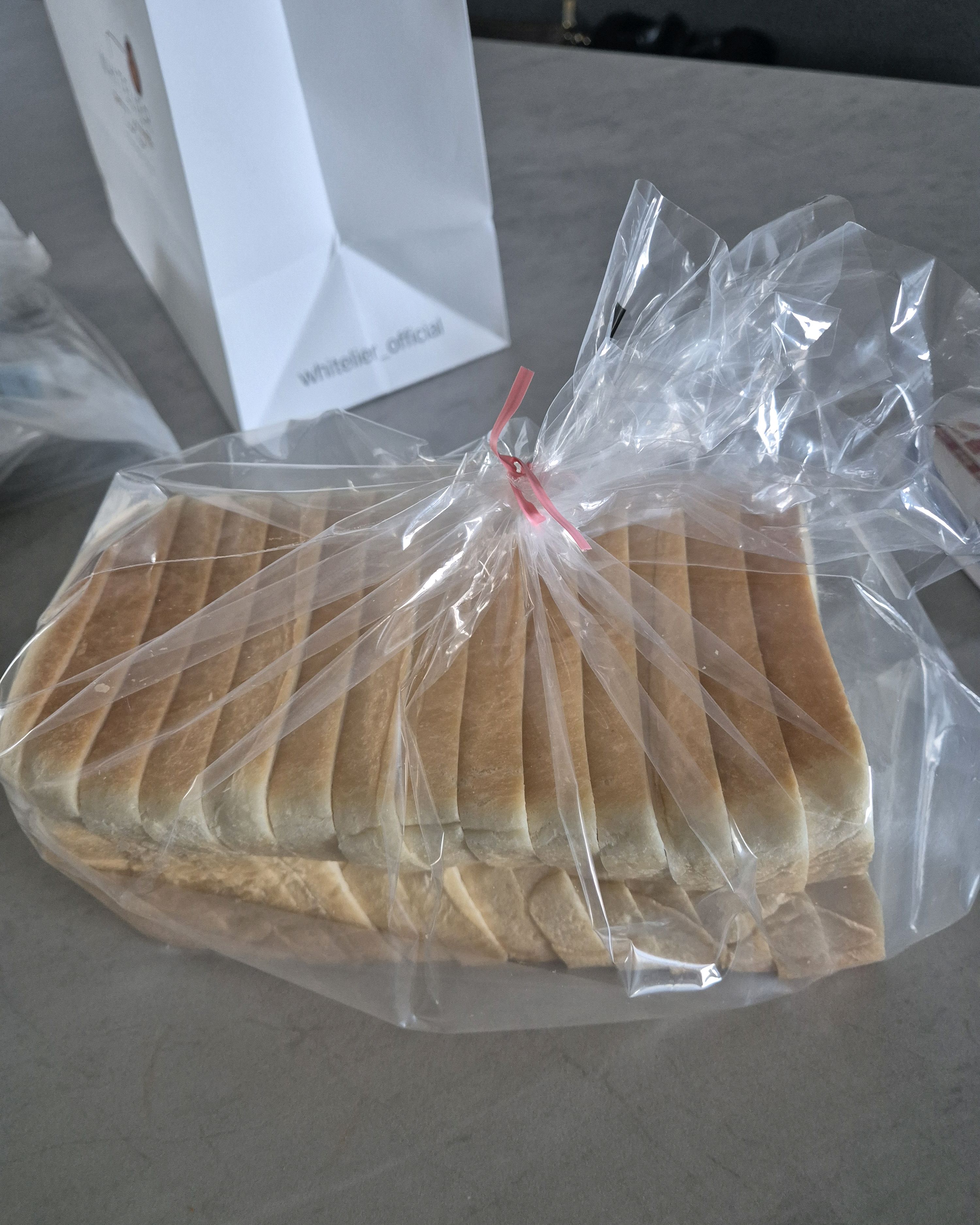 이런식빵 처음이야~~ - 영종도 맛집 화이트리에 영종하늘도시점