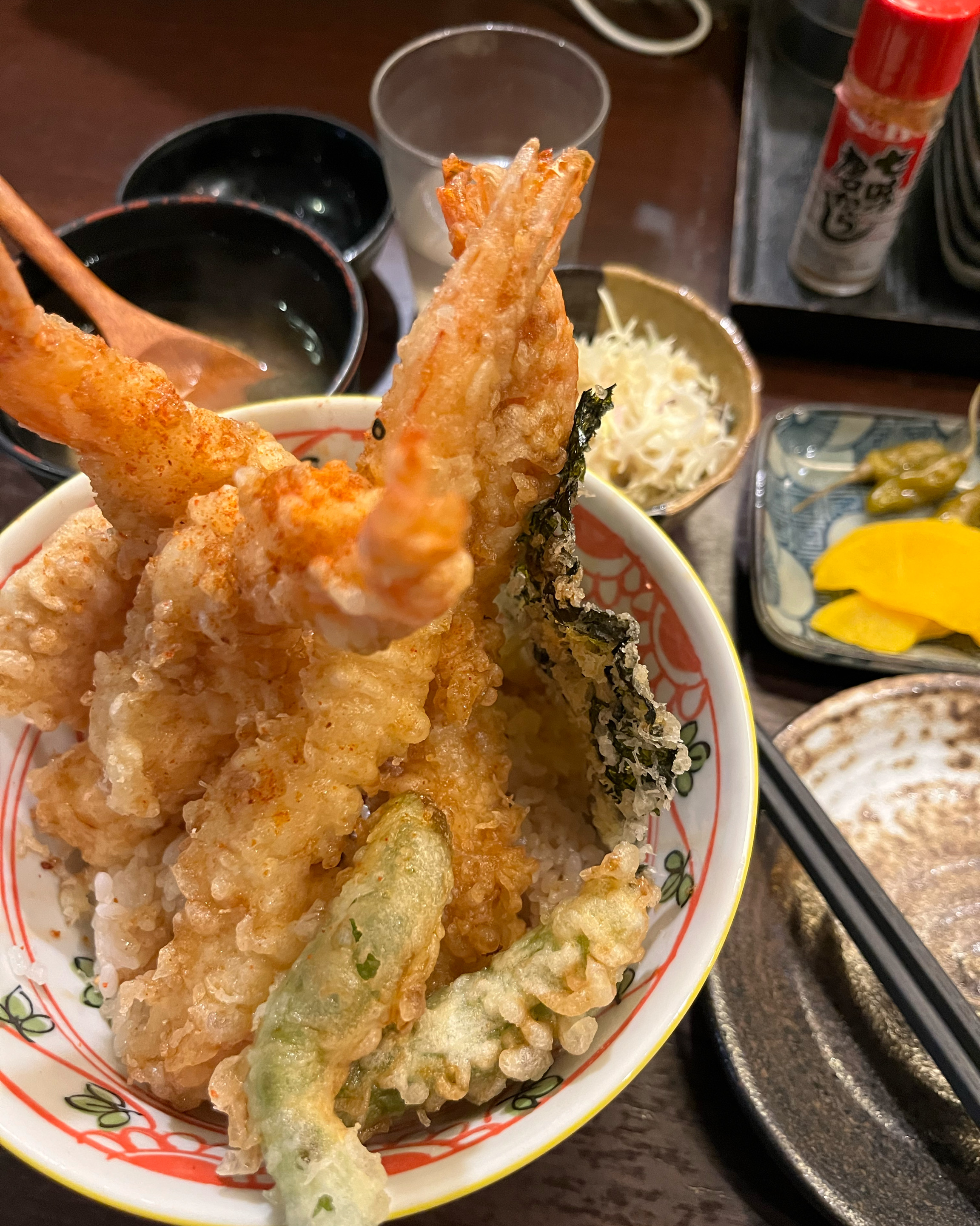 직원분들 모두 아주아주 친절하시고, 튀김도 파사삭 맛나요 ! 김 튀김이 예술입니당👍 - 대구 맛집 유이쯔