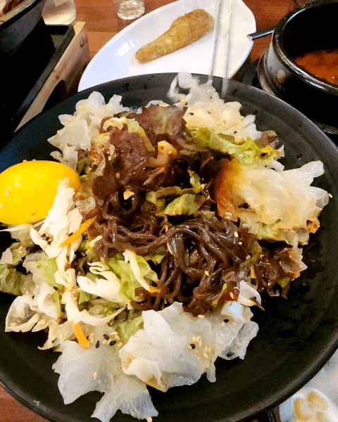족발에 잡내도 없고 양도 푸짐하고 서비스도 너무 좋더라고요. 특히 해장국도 맛있고 고기도
