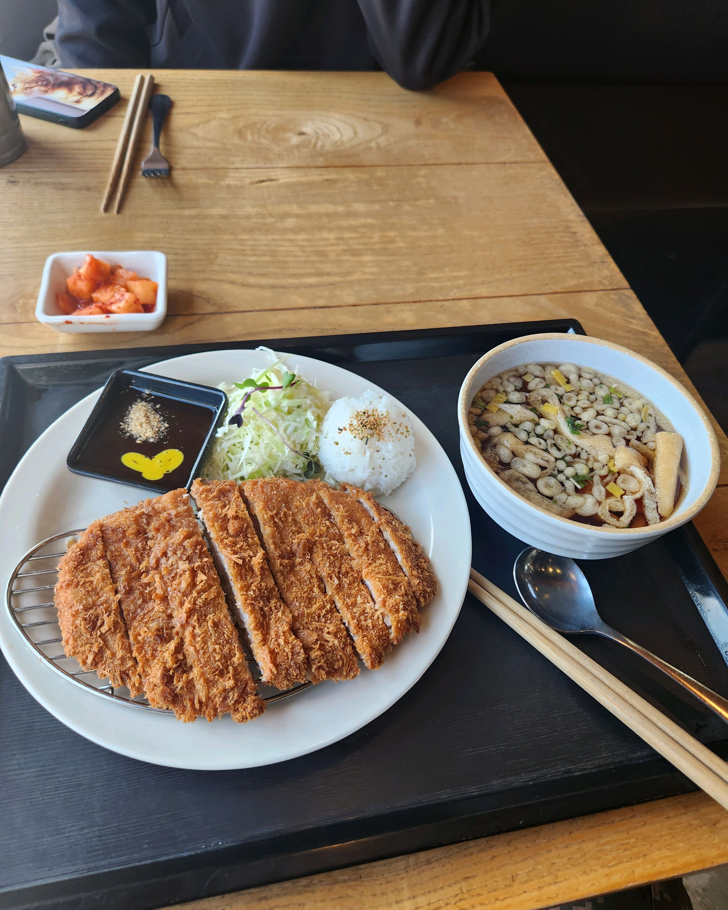 다녀봤던 홍익돈가스 중에 제일 깔끔하고 맛도 괜찮은거 같아요! - 일산 식사동 맛집 홍익돈까스 일산식사점