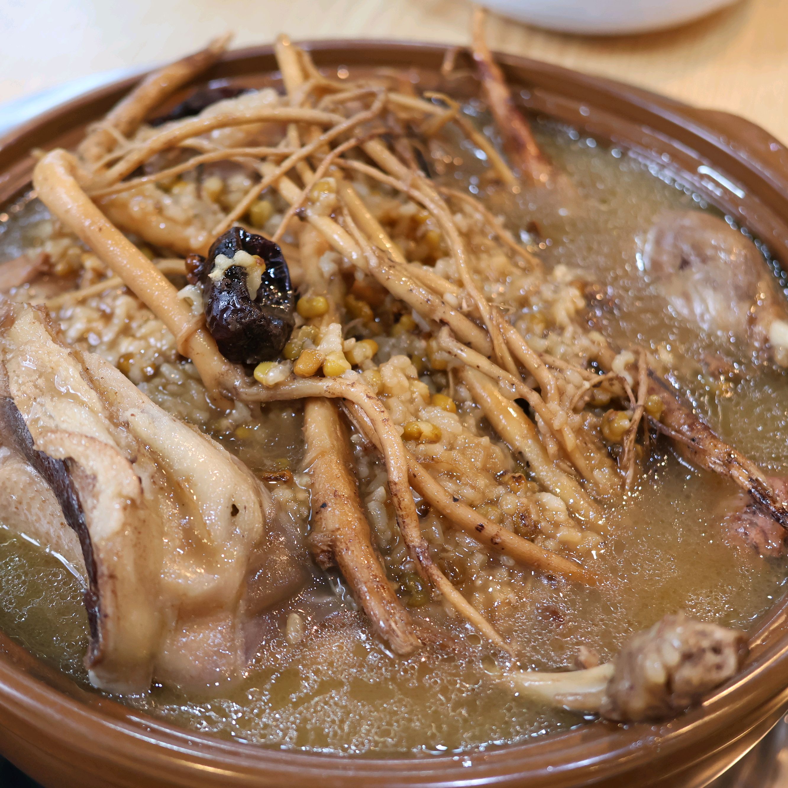 지난번에 오리삼총사먹었는데 너무맛있었거든요 근데 그후친구가 가족이랑 백숙먹고 꼭가자고 노래